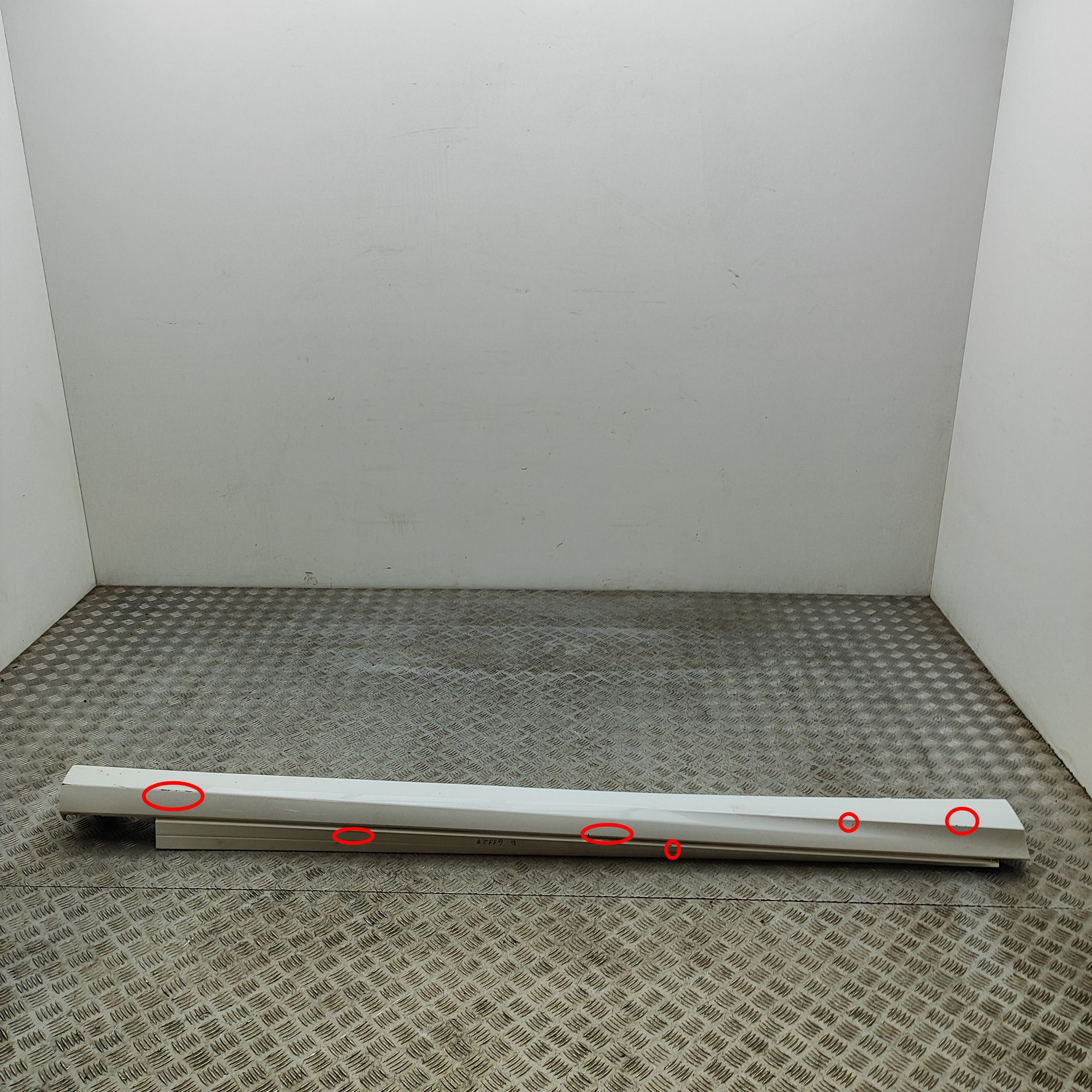 Mercedes-Benz ML / GLE (W166) Right Side Plastic Sideskirt Cover Right Side Plastic Sideskirt Cover — MERCEDES B...