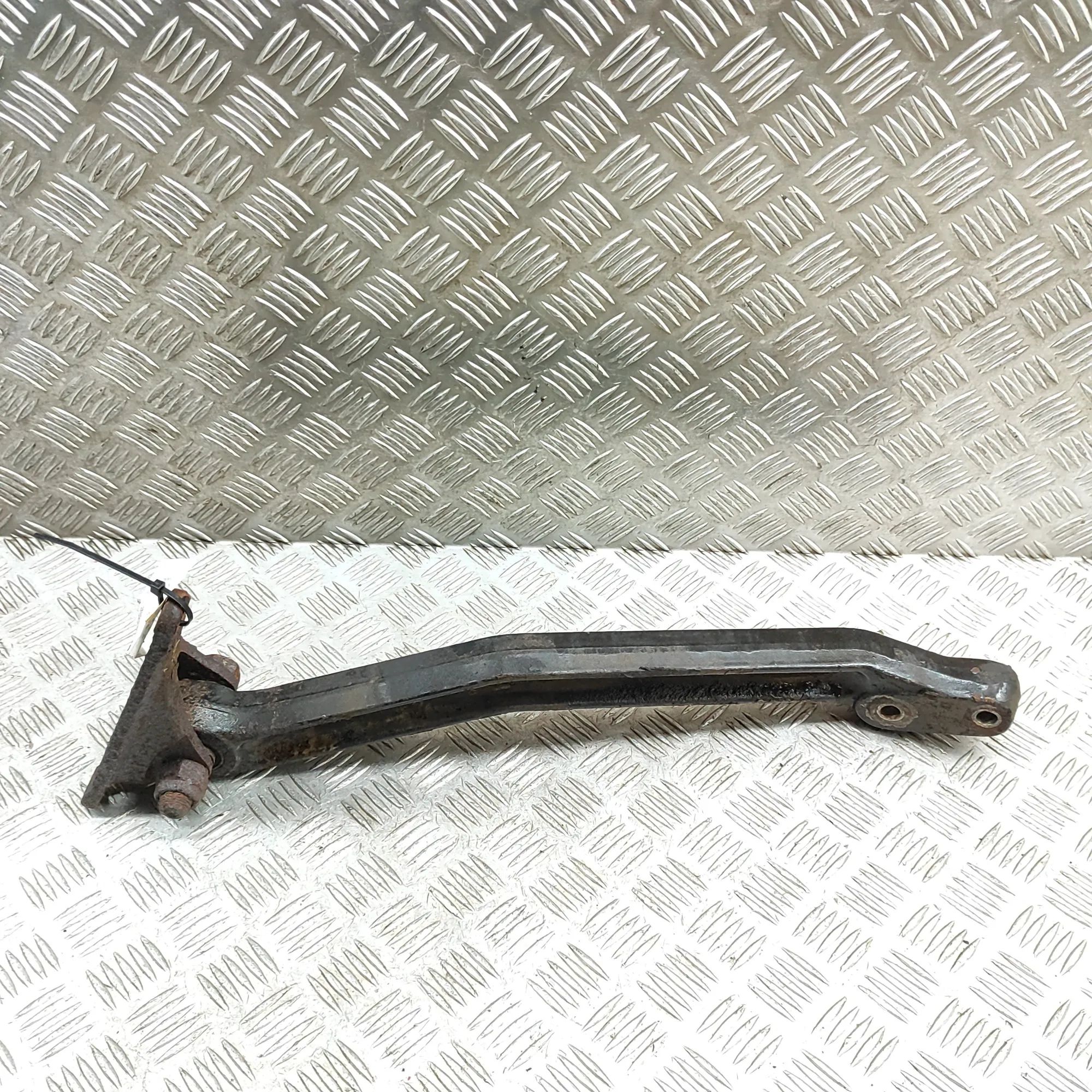 Land Rover Defender Control arm — rear left Control arm — rear left — LAND ROVER DEFENDER (...