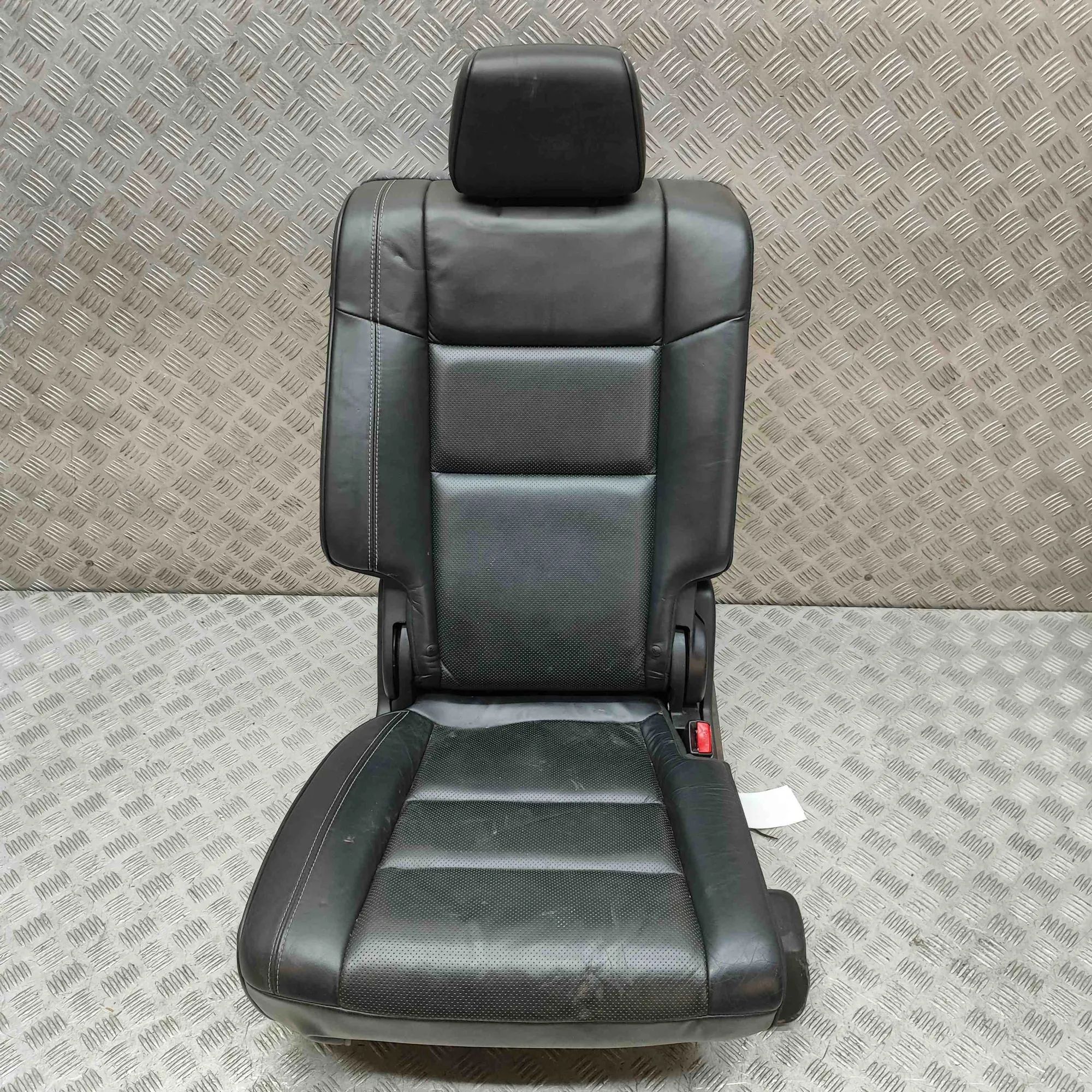 Jeep Grand Cherokee (WK) Rear seat