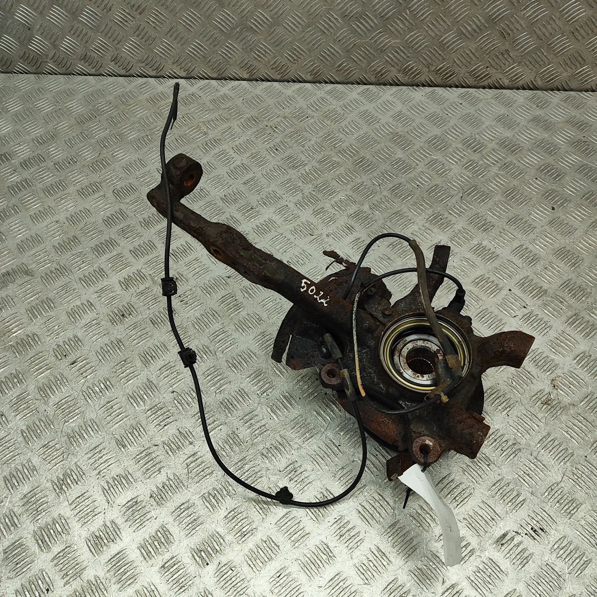 Toyota Hilux Front Left Wheel Hub Front Left Wheel Hub — TOYOTA HILUX (VII Pick-u...