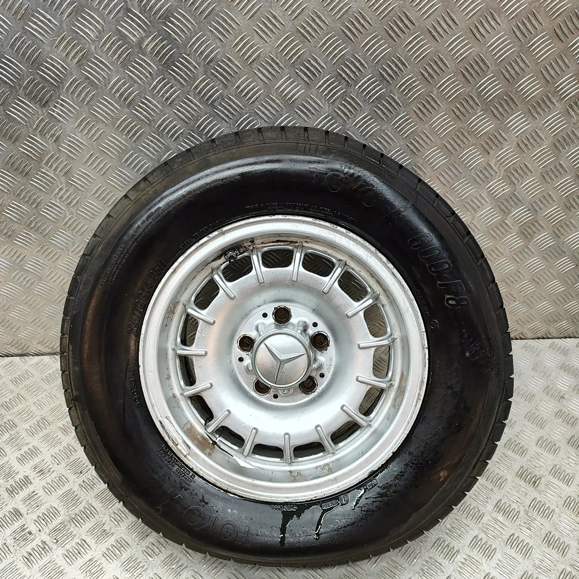 Mercedes-Benz 200 - 300 (W123) Alloy Wheel Alloy wheel — MERCEDES BENZ S-CLASS (W126) (197...