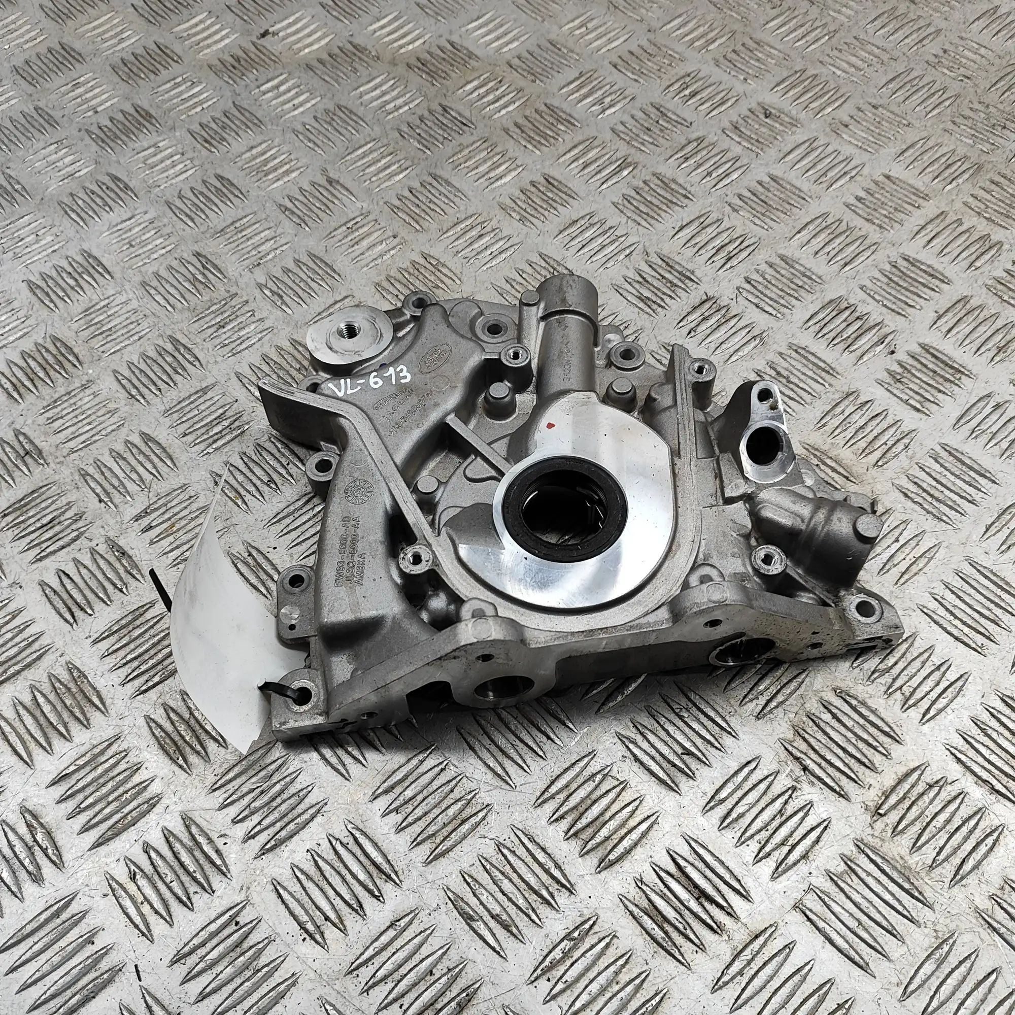 Land Rover Discovery Oil Pump Oil pump — LAND ROVER DISCOVERY (V L462) (2016-...