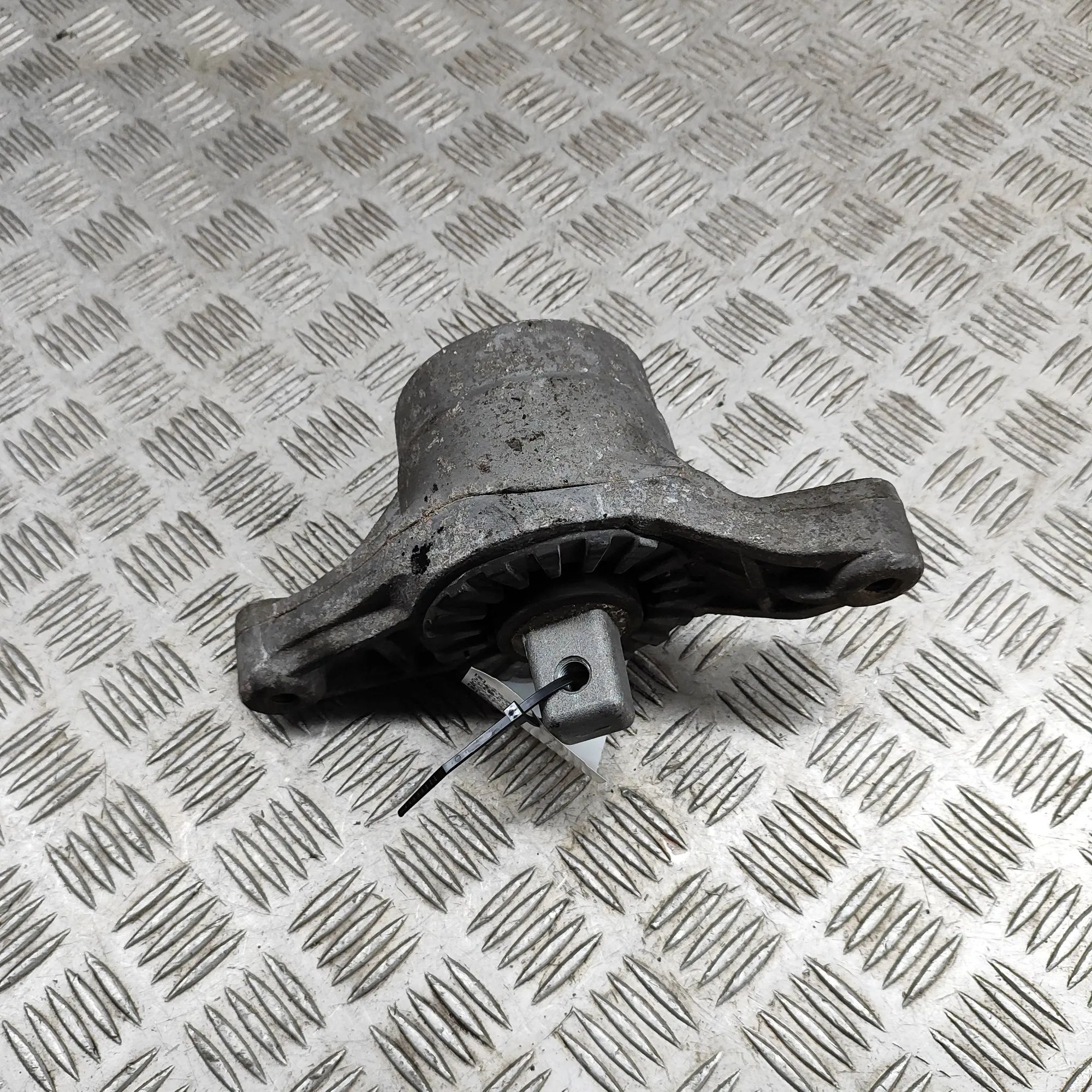 Maserati Levante Left Side Engine Mount Left Side Engine Mount — MASERATI LEVANTE (SUV ...