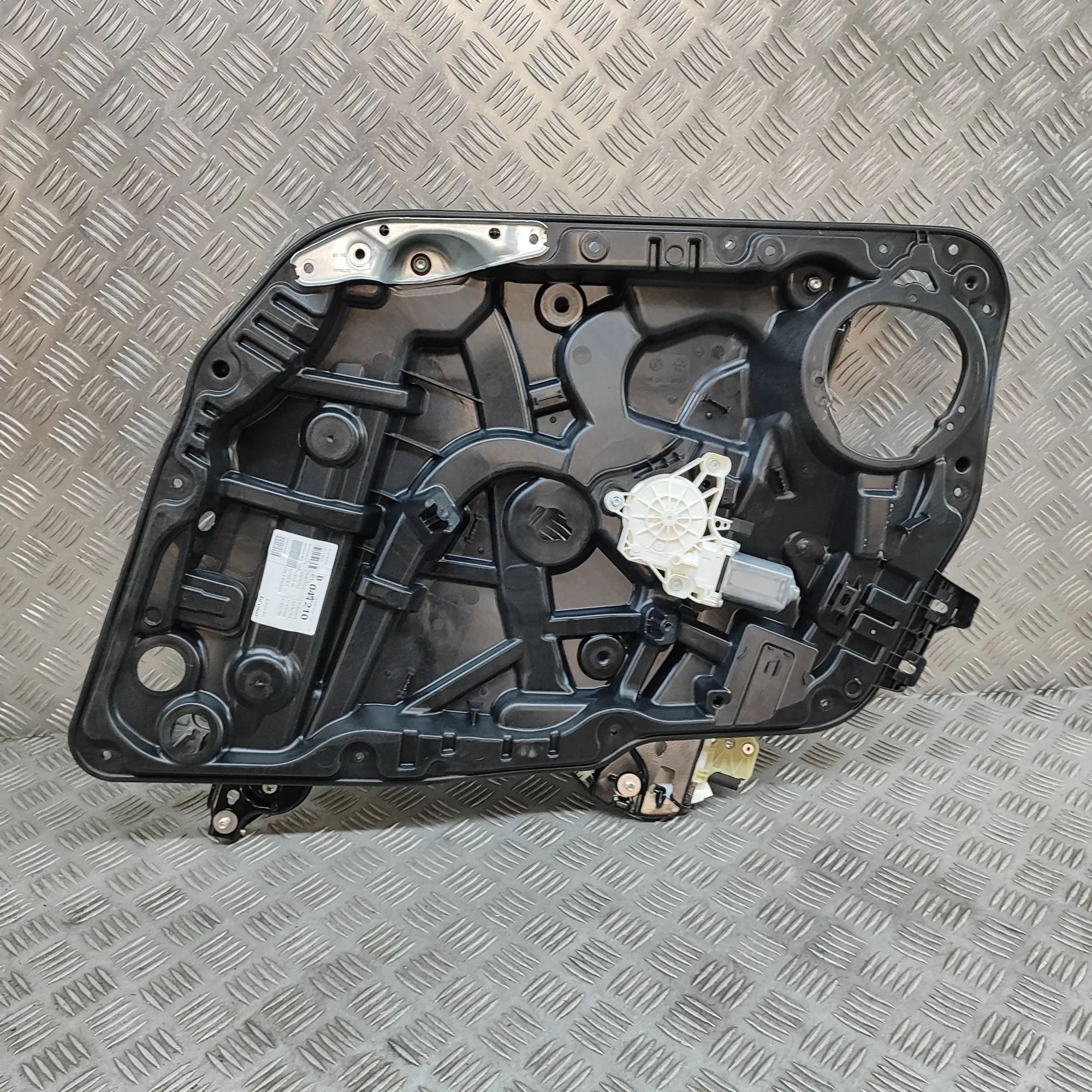 Mercedes-Benz CLA (C118) Front Right Door Window Regulator Front Right Door Window Regulator — MERCEDES BE...