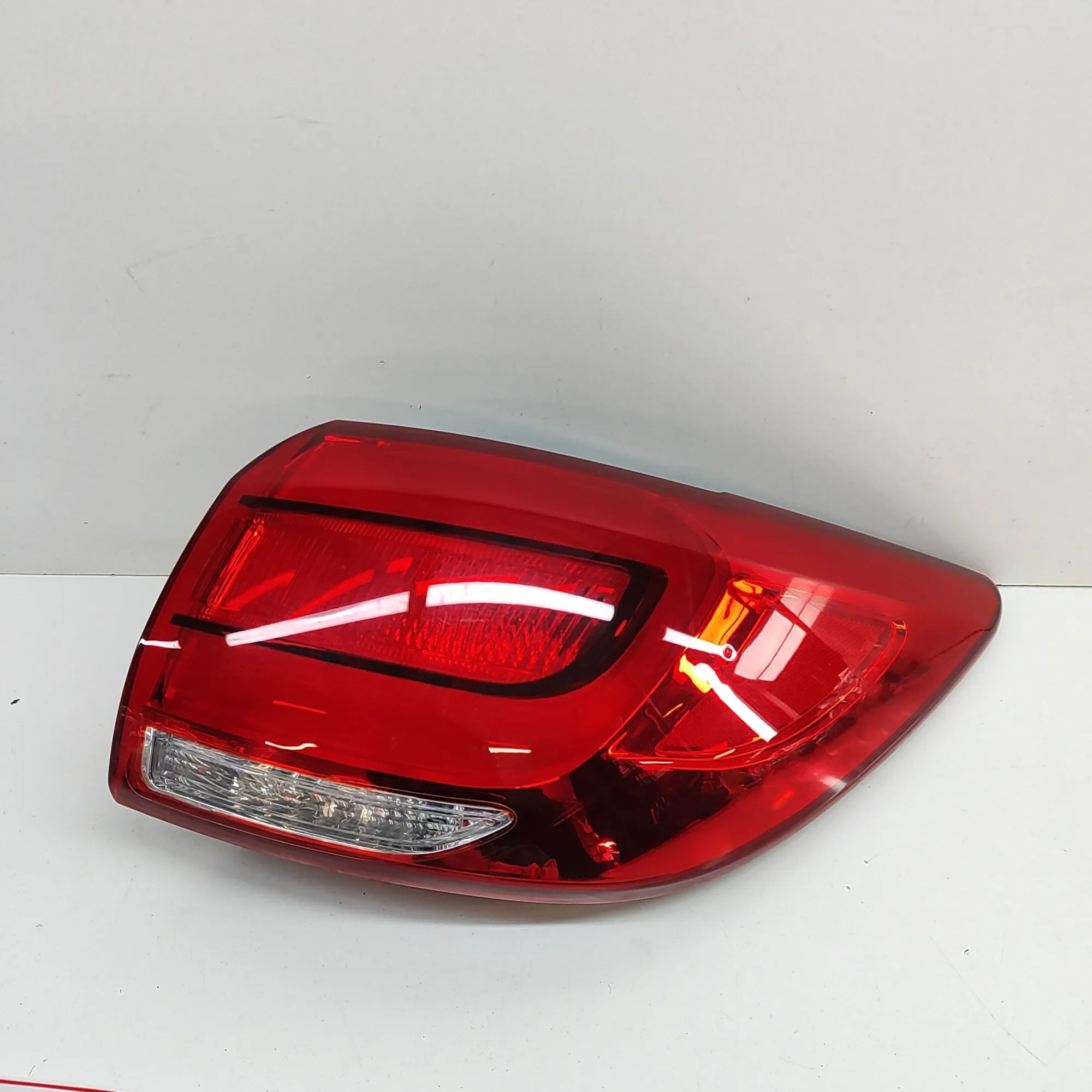 Kia Sportage Rear Right Tail Light Rear Right Tail Light — KIA SPORTAGE (SL) (2009...