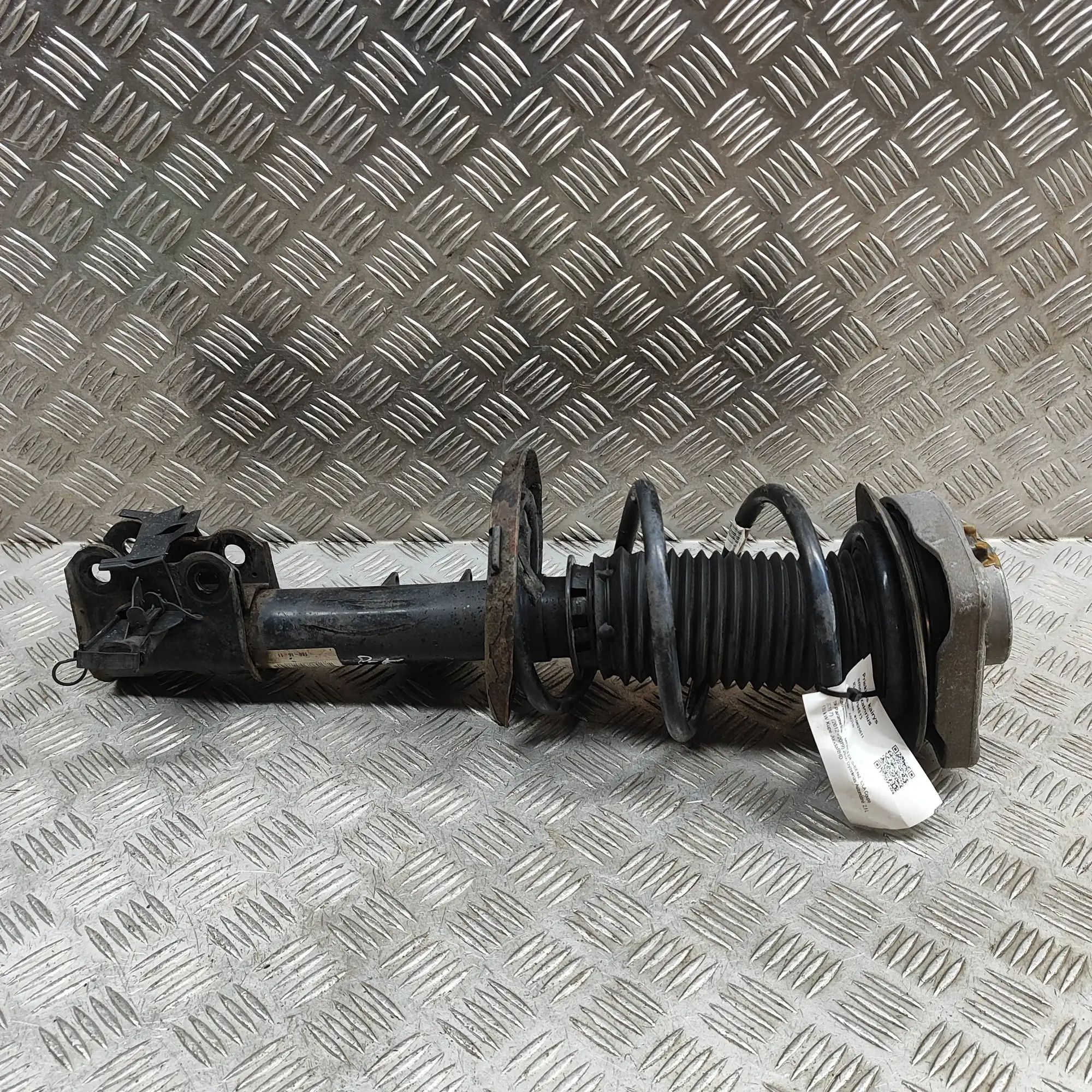 Mercedes-Benz CLA (C117) Shock absorber — front left Shock absorber — front left — MERCEDES BENZ CLA...