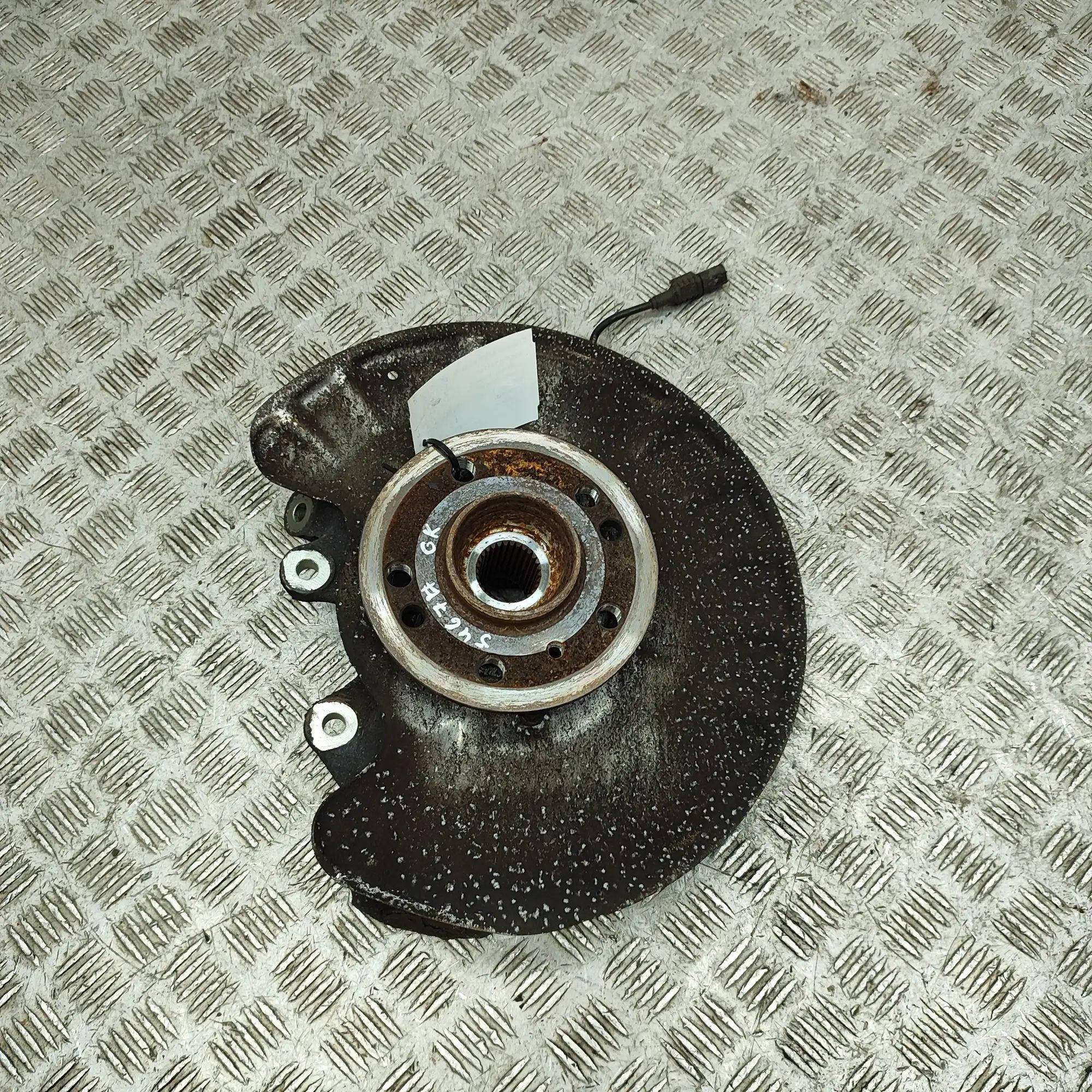 Mercedes-Benz ML / GLE (W166) Rear Left Wheel Hub Spindle Rear Left Wheel Hub Spindle — MERCEDES BENZ GLE...