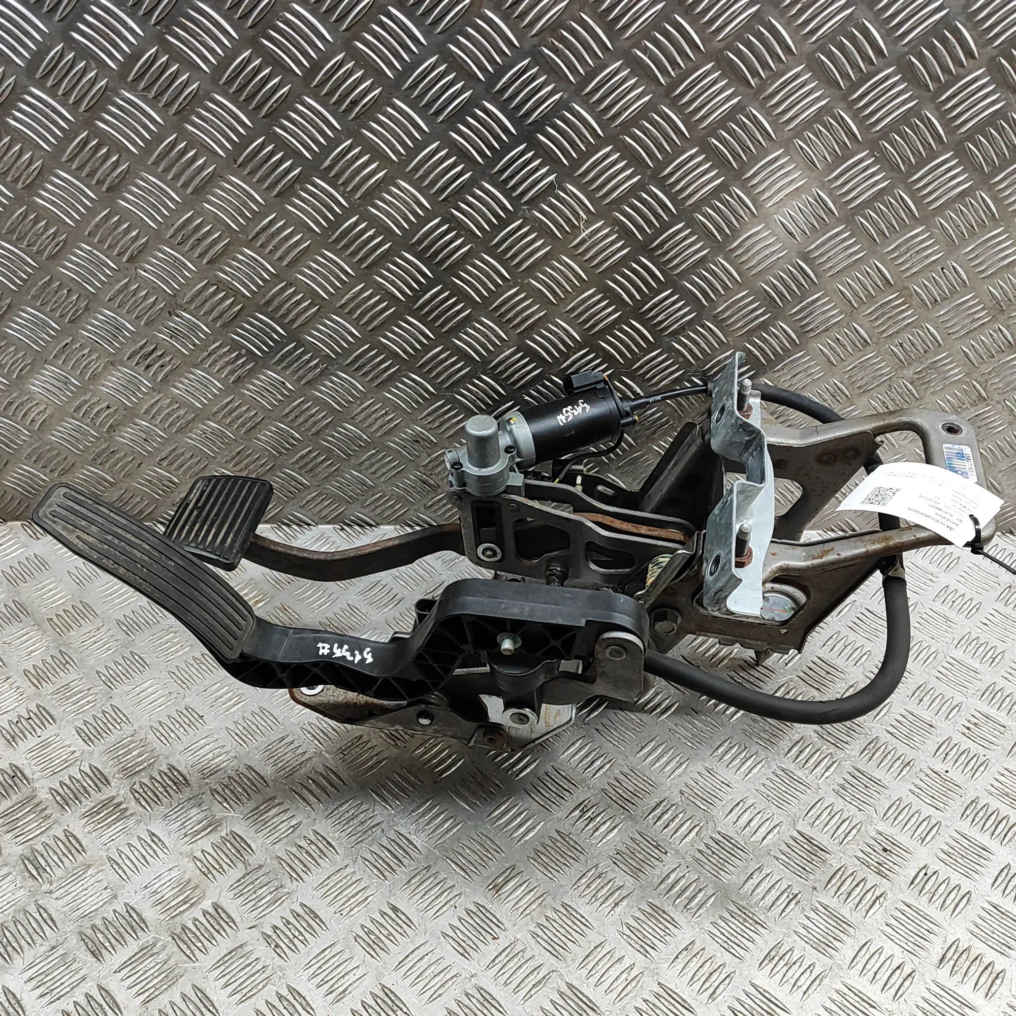 Chevrolet TrailBlazer Brake pedal Brake Pedal — CHEVROLET TRAILBLAZER (KC_) (2001...