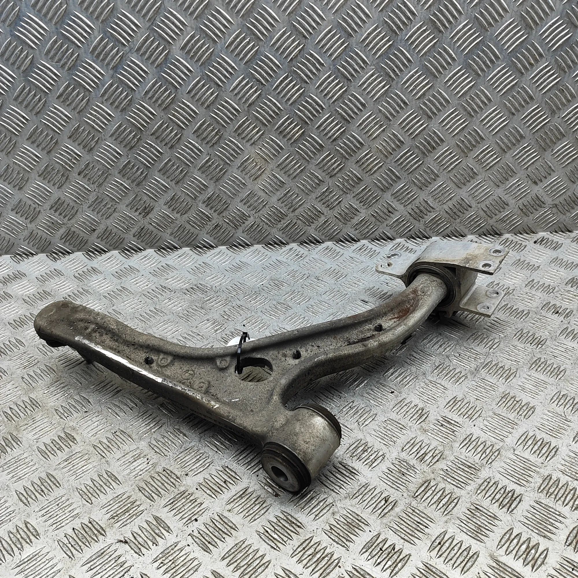Mercedes-Benz GLA (X156) Front Left Lower Control Arm Front Left Lower Control Arm — MERCEDES BENZ GL...