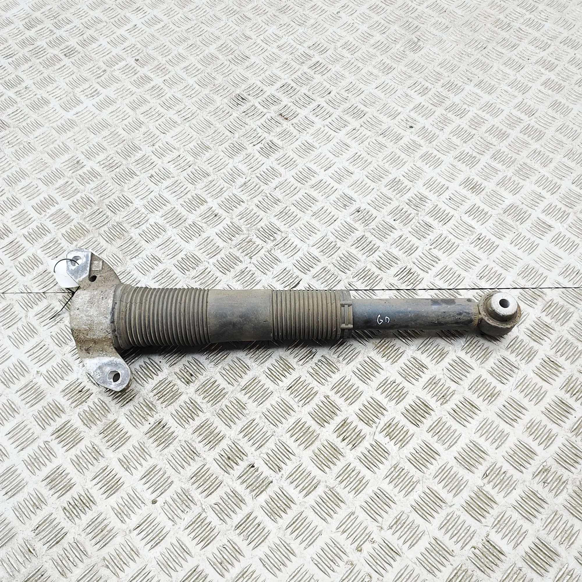 Land Rover Range Rover Evoque Shock absorber — rear right Shock absorber — rear right — LAND ROVER RANGE ...