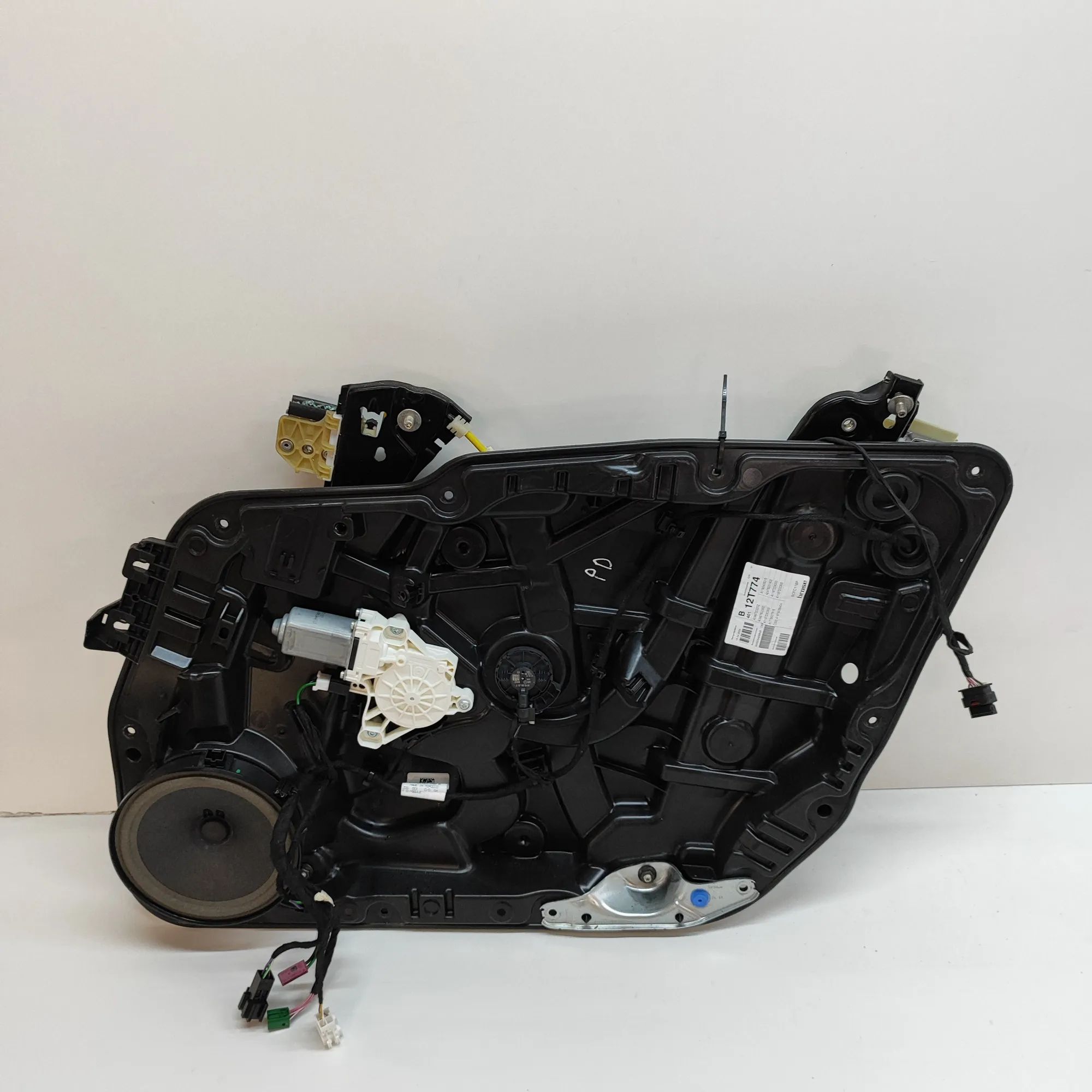 Mercedes-Benz CLA (C118) Front Right Door Window Regulator Front Right Door Window Regulator — MERCEDES BE...