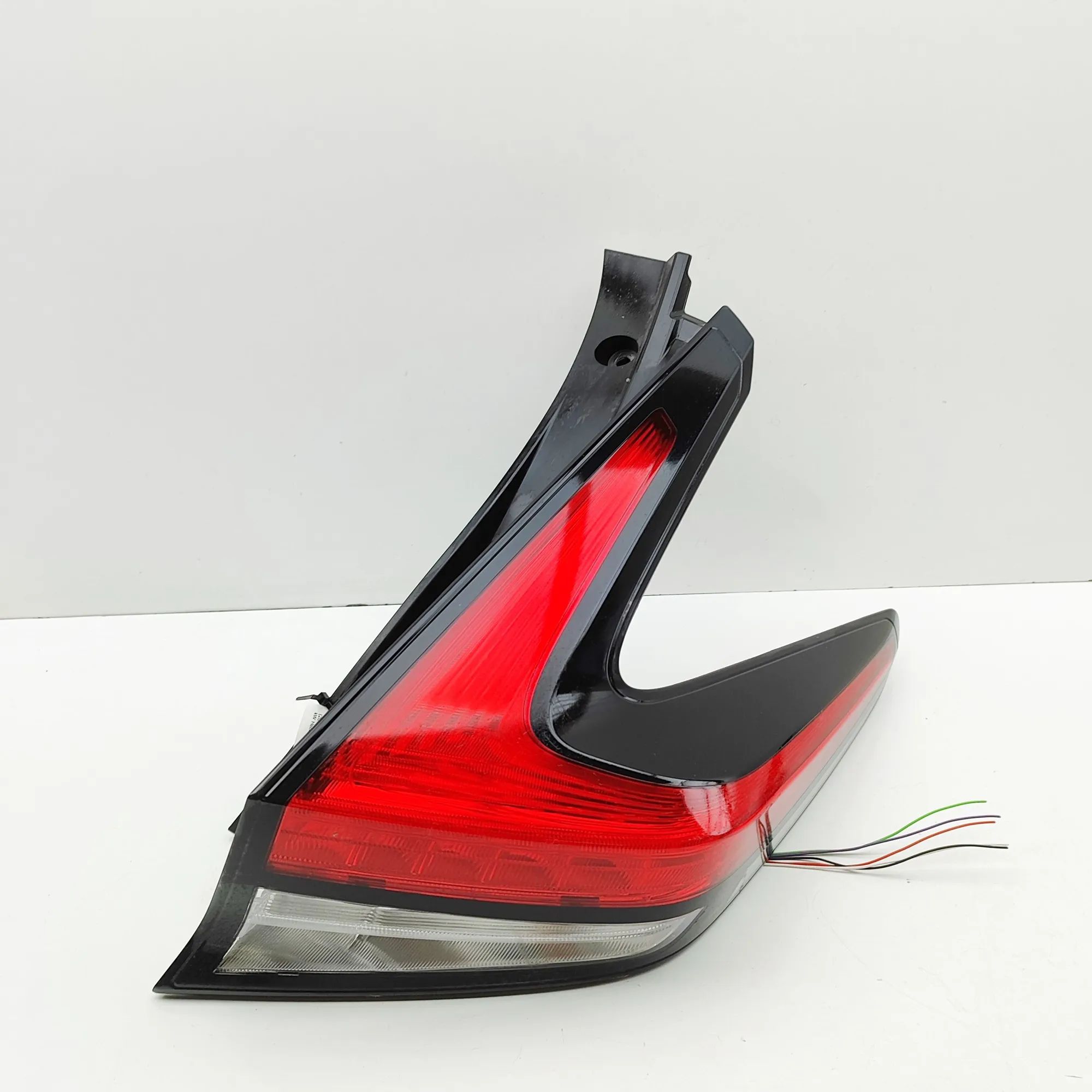 Nissan Leaf Rear Right Tail Light Rear Right Tail Light — NISSAN LEAF (ZE1) (2017...