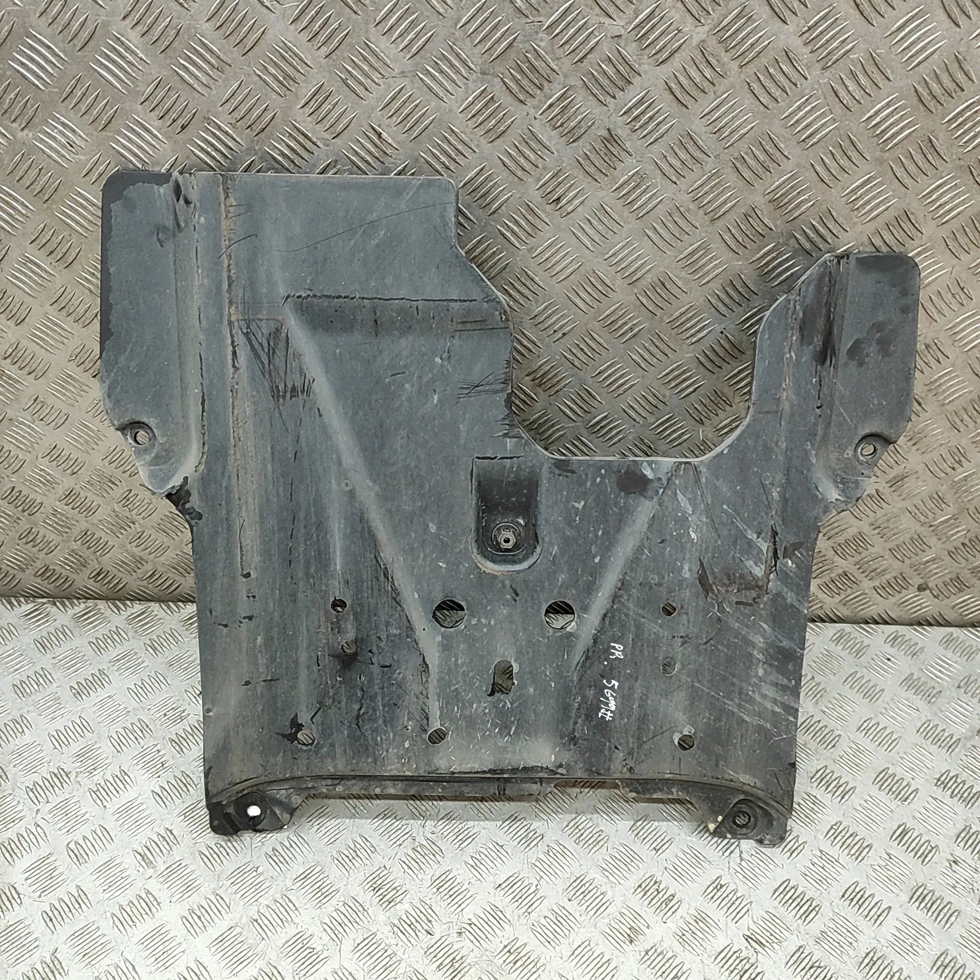 Kia Sportage Moottori muovikansi Engine cover — KIA SPORTAGE (V NQ5) (2021-...) ...