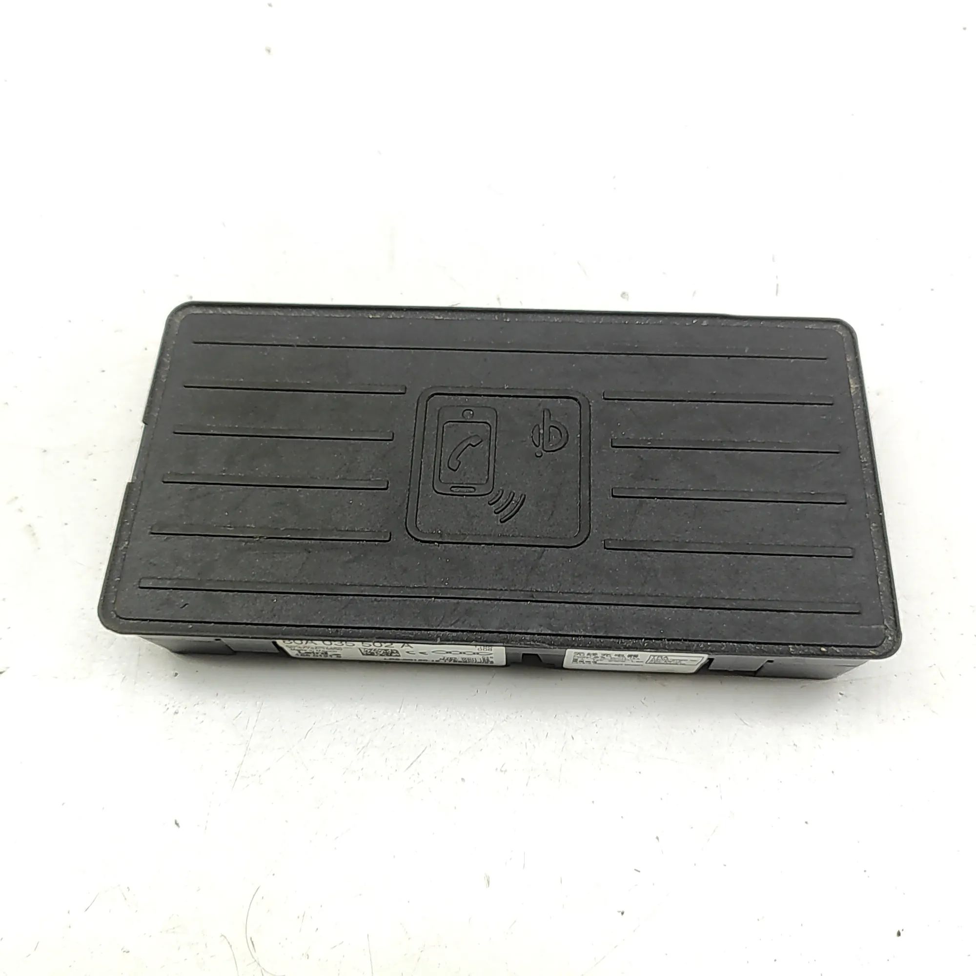 Audi Q5 (FY) Wireless charging pad Wireless charging pad — AUDI Q5 (FY) (2016-...)...