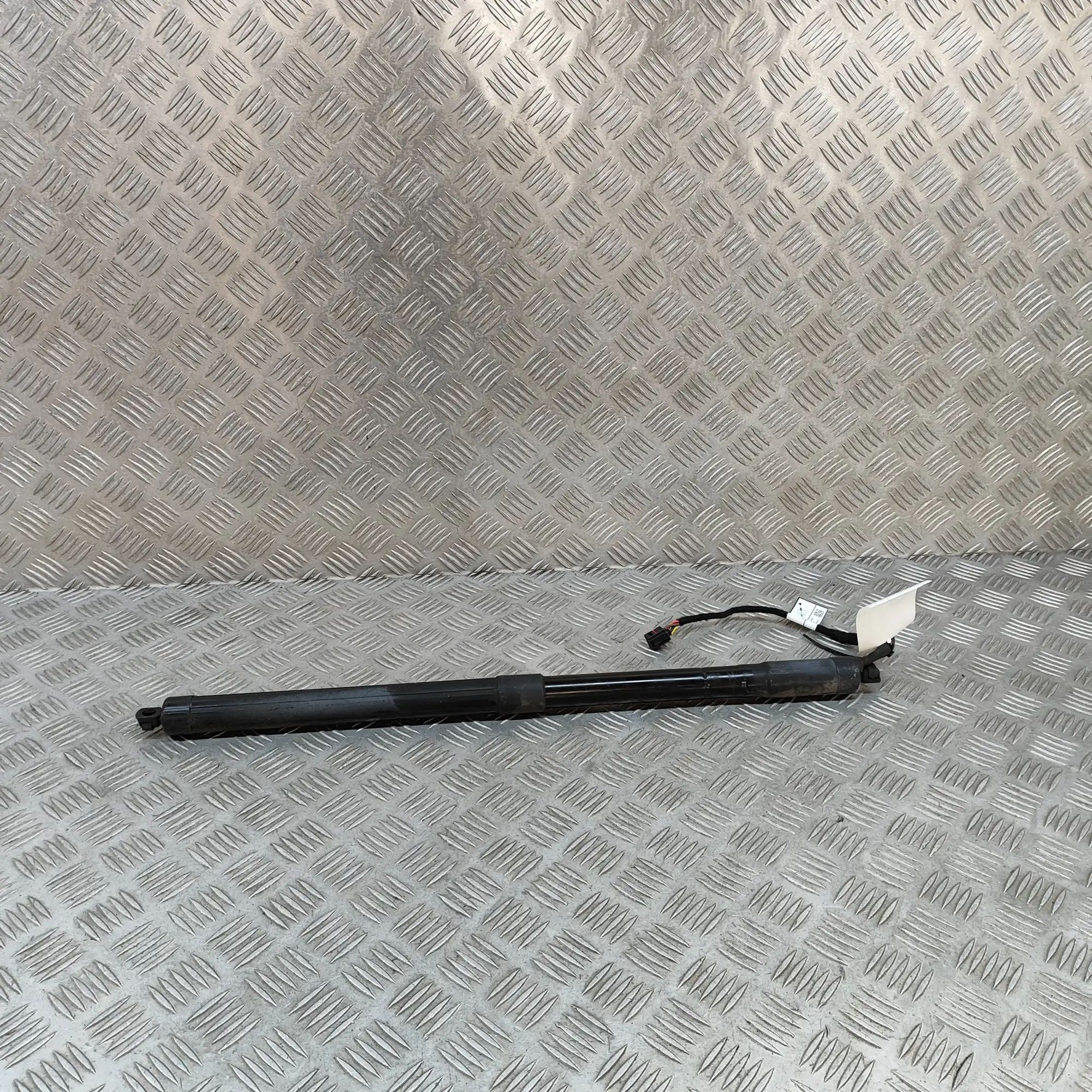 Land Rover Range Rover Evoque Right Side Tailgate Gas Strut Right Side Tailgate Gas Strut — LAND ROVER RANG...