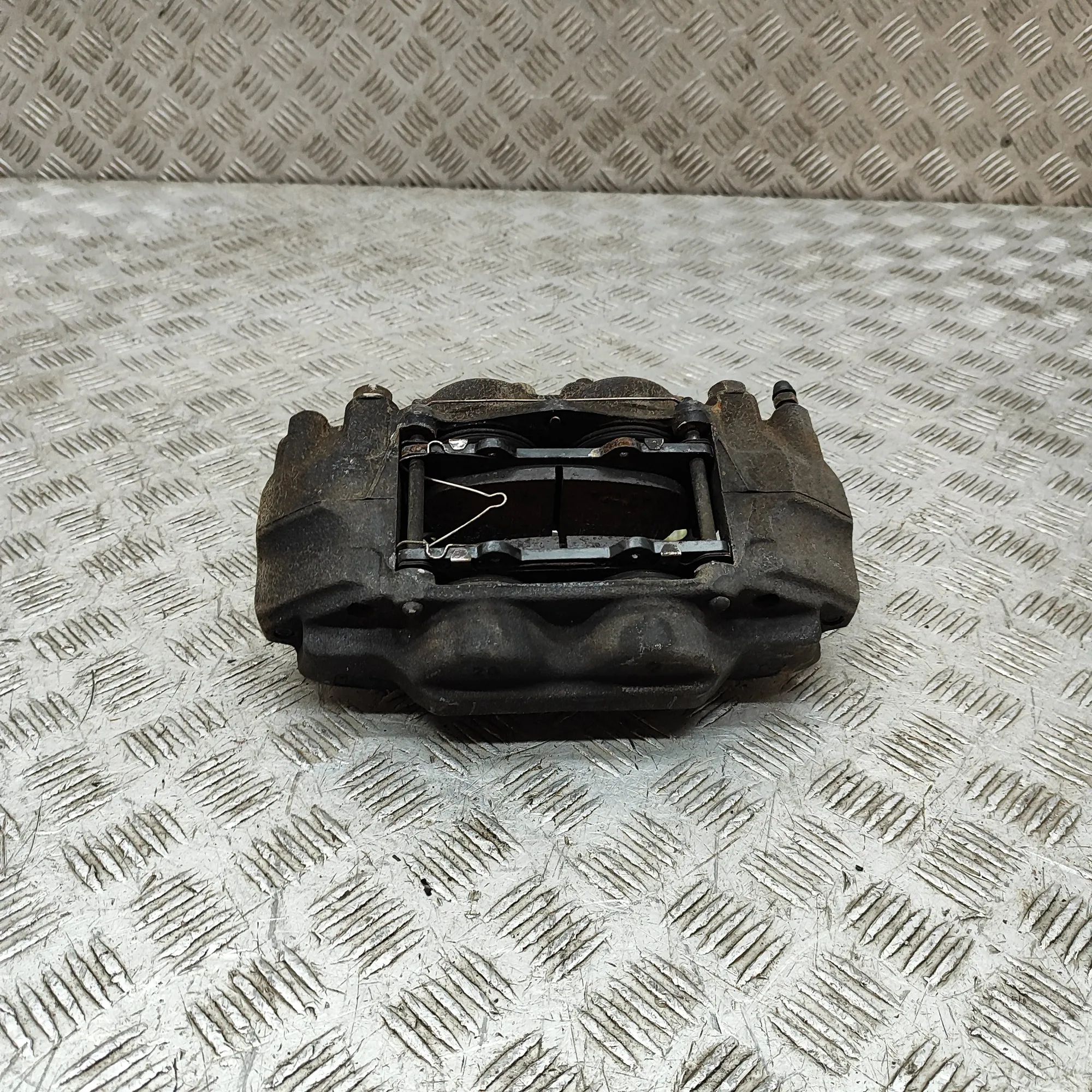 Toyota Land Cruiser 150 Brake caliper — front right Brake caliper — front right — TOYOTA LAND CRUIS...