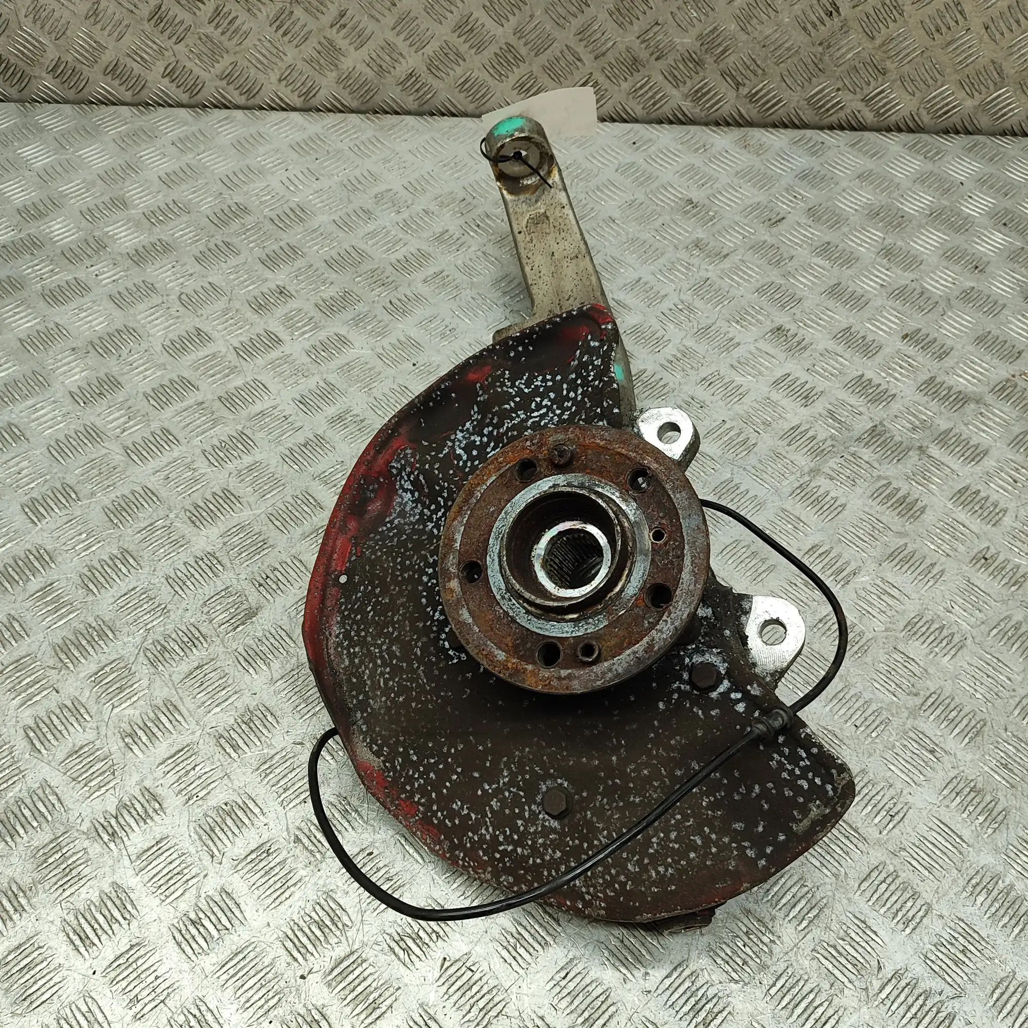 Mercedes-Benz ML / GLE (W166) Front Left Wheel Hub Front Left Wheel Hub — MERCEDES BENZ GLE (W166)...