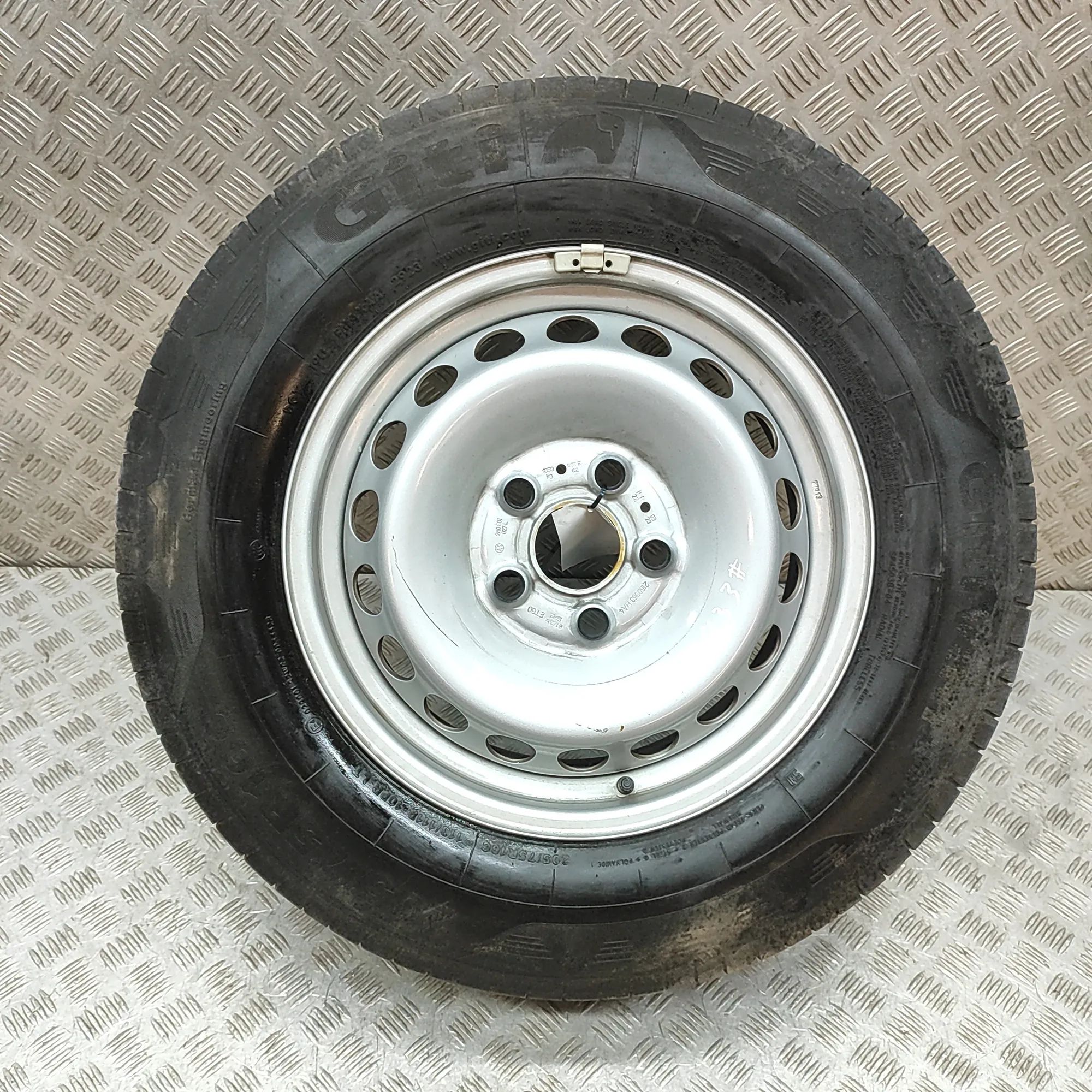 Volkswagen Crafter Alloy Wheel Alloy wheel — VW CRAFTER (Van SY_) (2016-...) —...