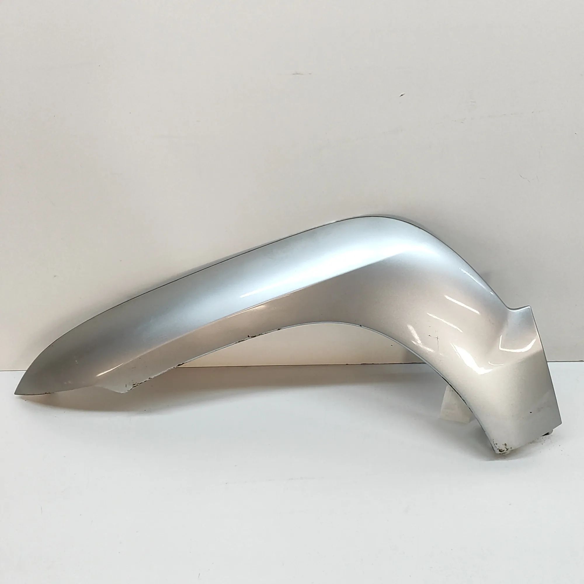 Toyota Land Cruiser 100 Wheel arch trim — front left Wheel arch trim — front left — TOYOTA LAND CRUI...
