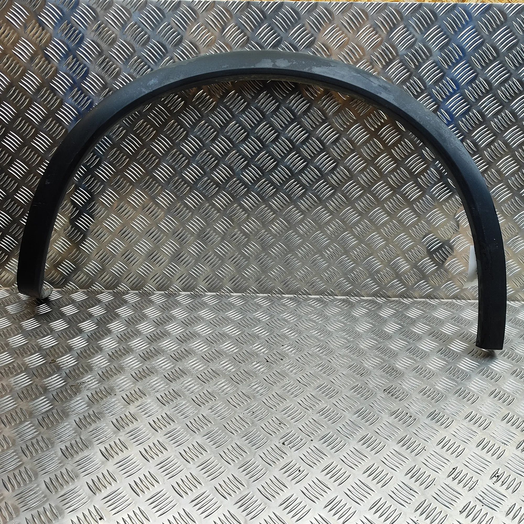 Porsche Cayenne Wheel arch trim — rear right Wheel arch trim — rear right — PORSCHE CAYENNE ...