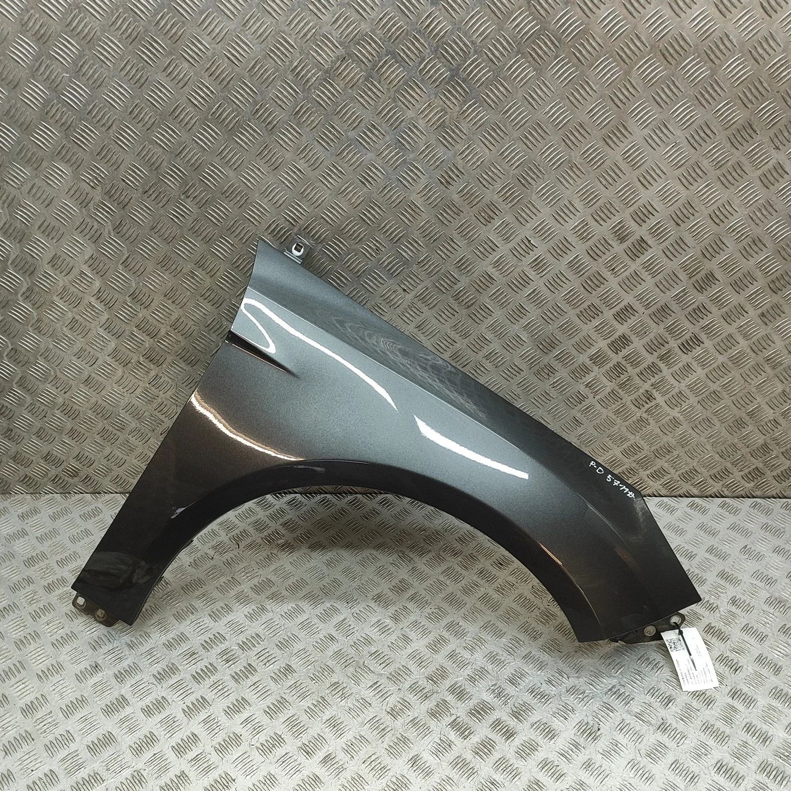 Ford Focus Front Right Fender Front Right Fender — FORD FOCUS (III) (2010-202...