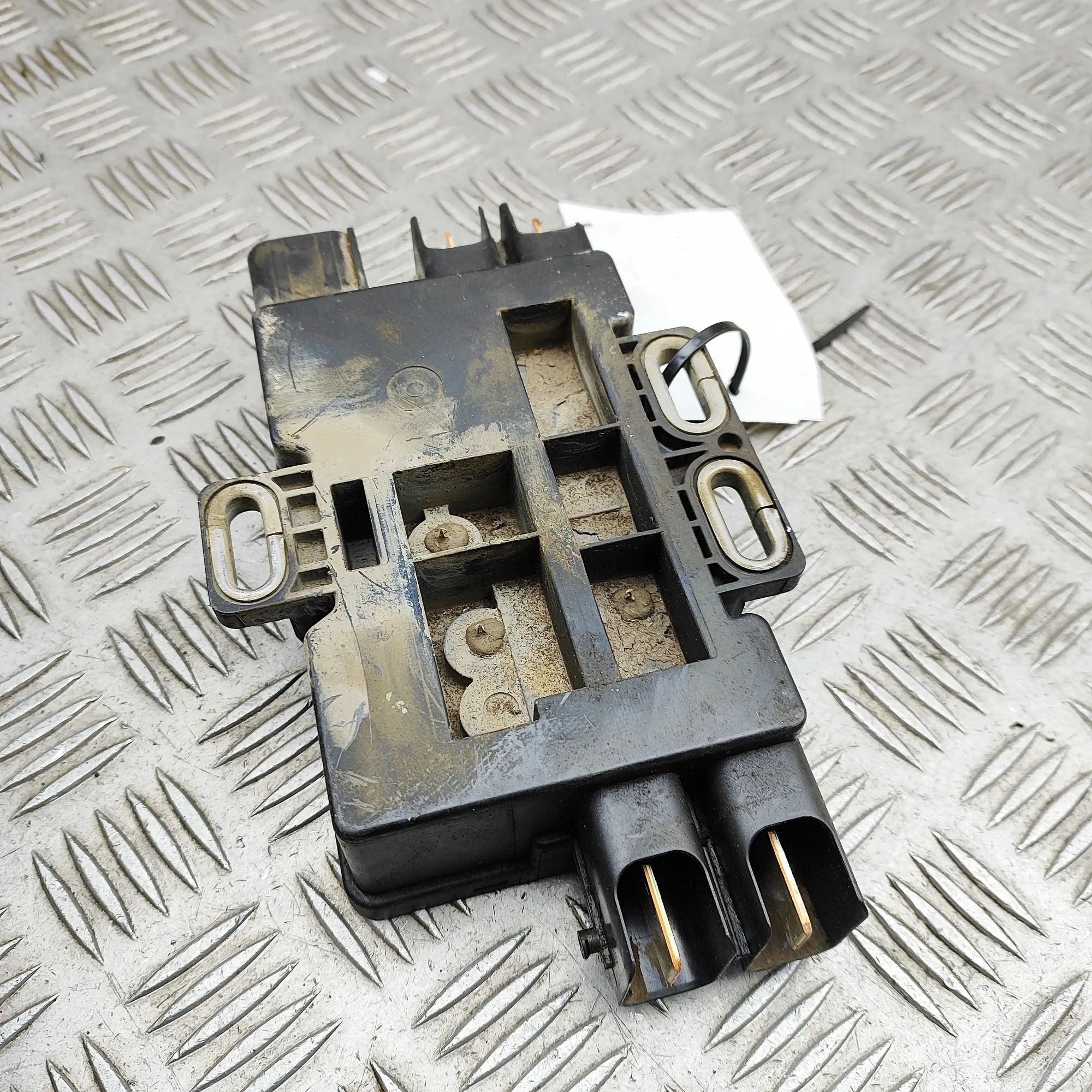 Land Rover Discovery Power Distribution Unit Power distribution unit — LAND ROVER DISCOVERY ...