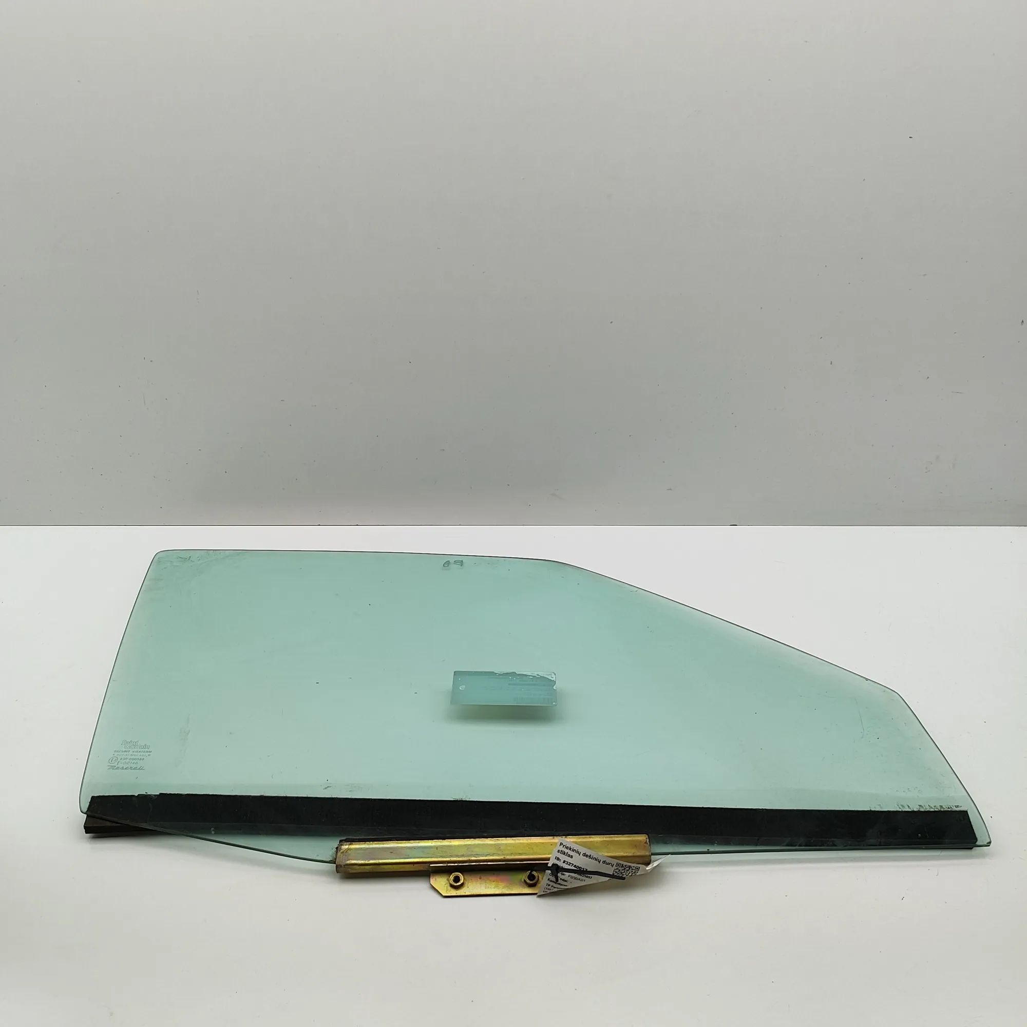Maserati Biturbo (2, 4, Spyder, Karif) Front Right Door Window Front Right Door Window — MASERATI 425 (1987-19...