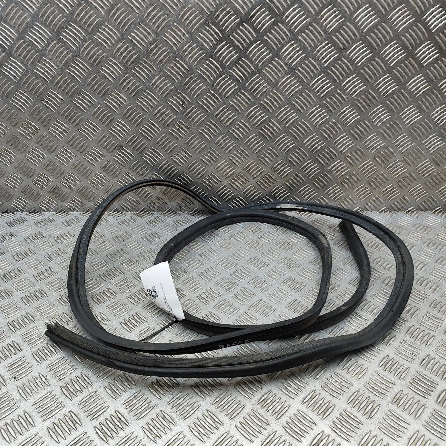 Maserati Biturbo (2, 4, Spyder, Karif) Tailgate rubber seal Tailgate rubber seal — MASERATI 425 (1987-1994)...