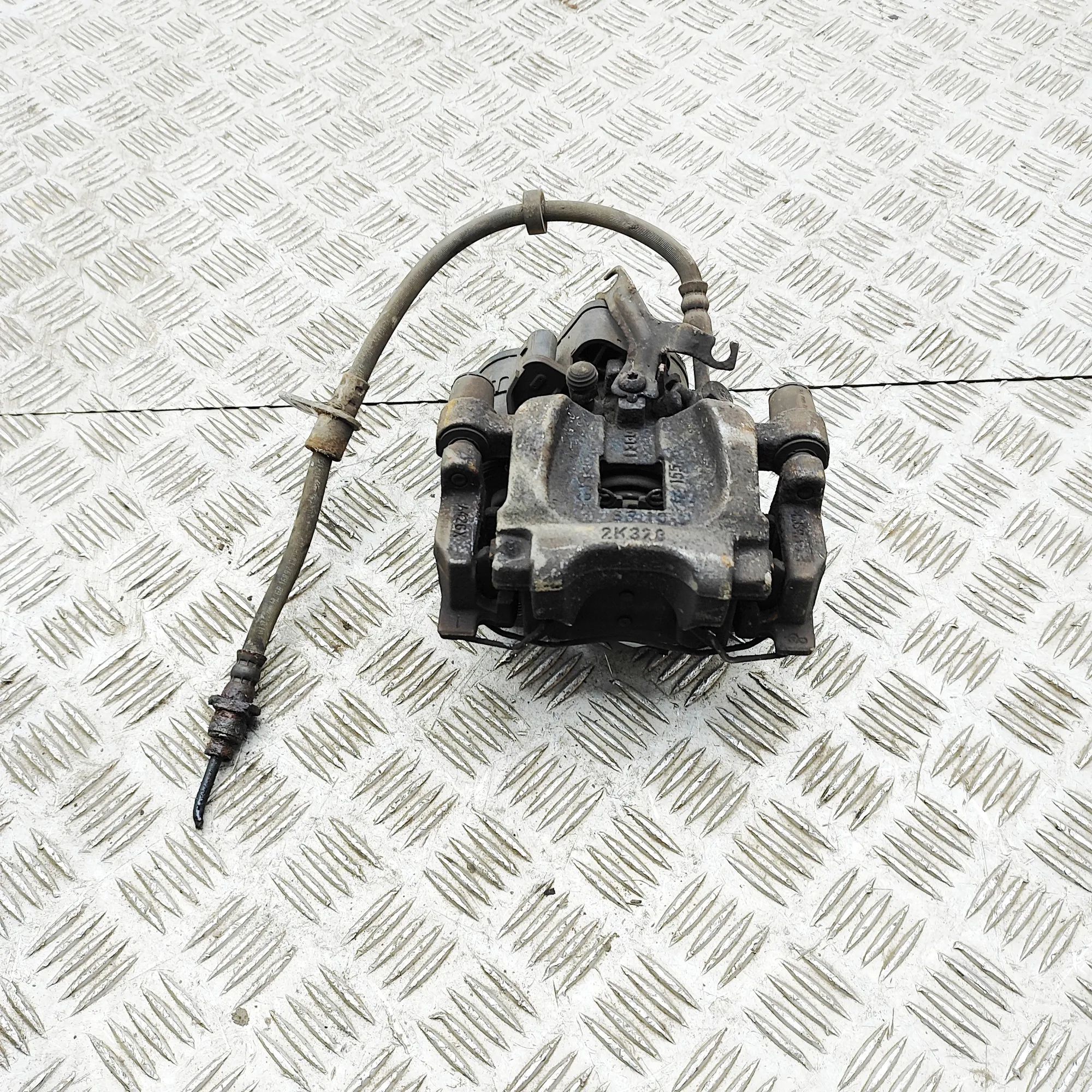 Land Rover Range Rover Evoque Brake caliper — rear left Brake caliper — rear left — LAND ROVER RANGE RO...
