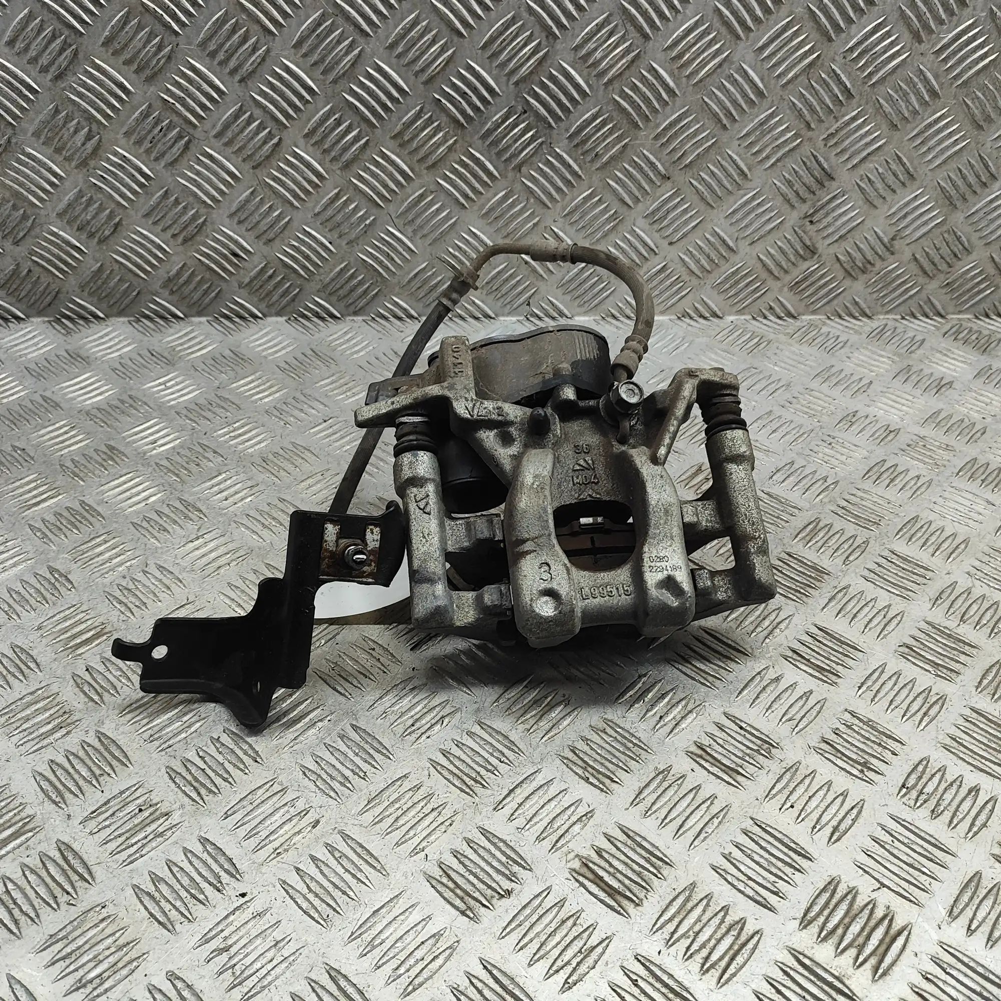 Toyota Yaris Brake caliper — rear right Brake caliper — rear right — TOYOTA YARIS (CROS...