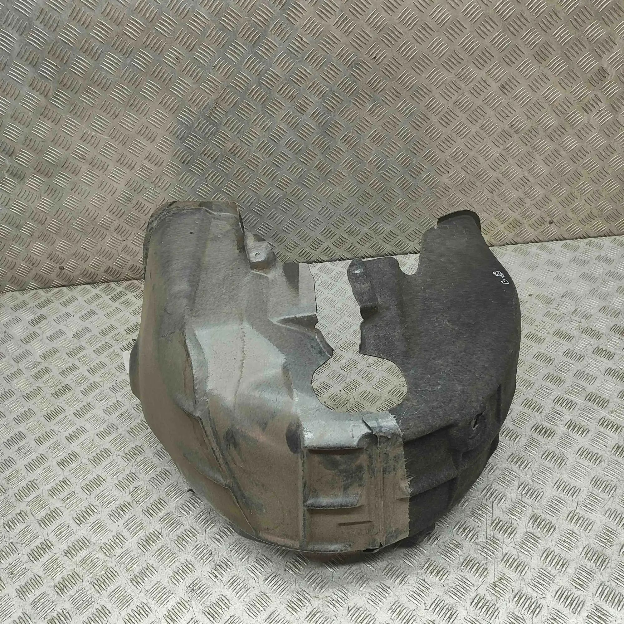Chevrolet Malibu Rear Right Arch Liner Rear Right Arch Liner — CHEVROLET MALIBU (2015-...