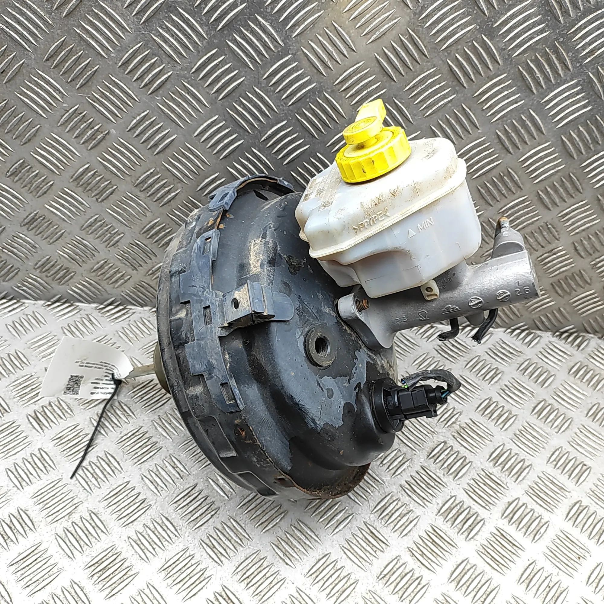 Porsche Cayenne Brake Servo Booster Brake Servo Booster — PORSCHE CAYENNE (9PA) (20...