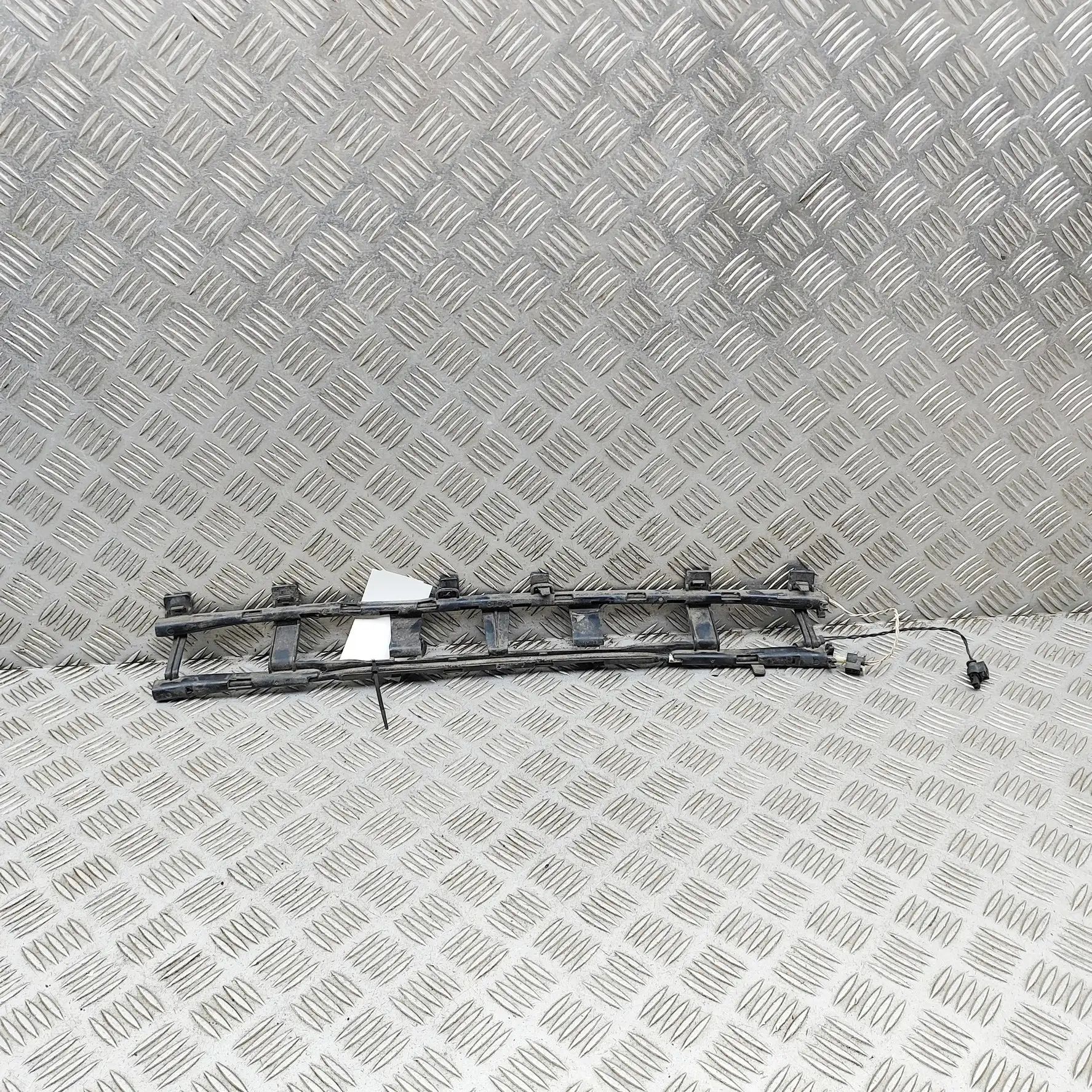 Mercedes-Benz A (W176) Rear Bumper Middle Bracket Rear Bumper Middle Bracket — MERCEDES BENZ C-CL...