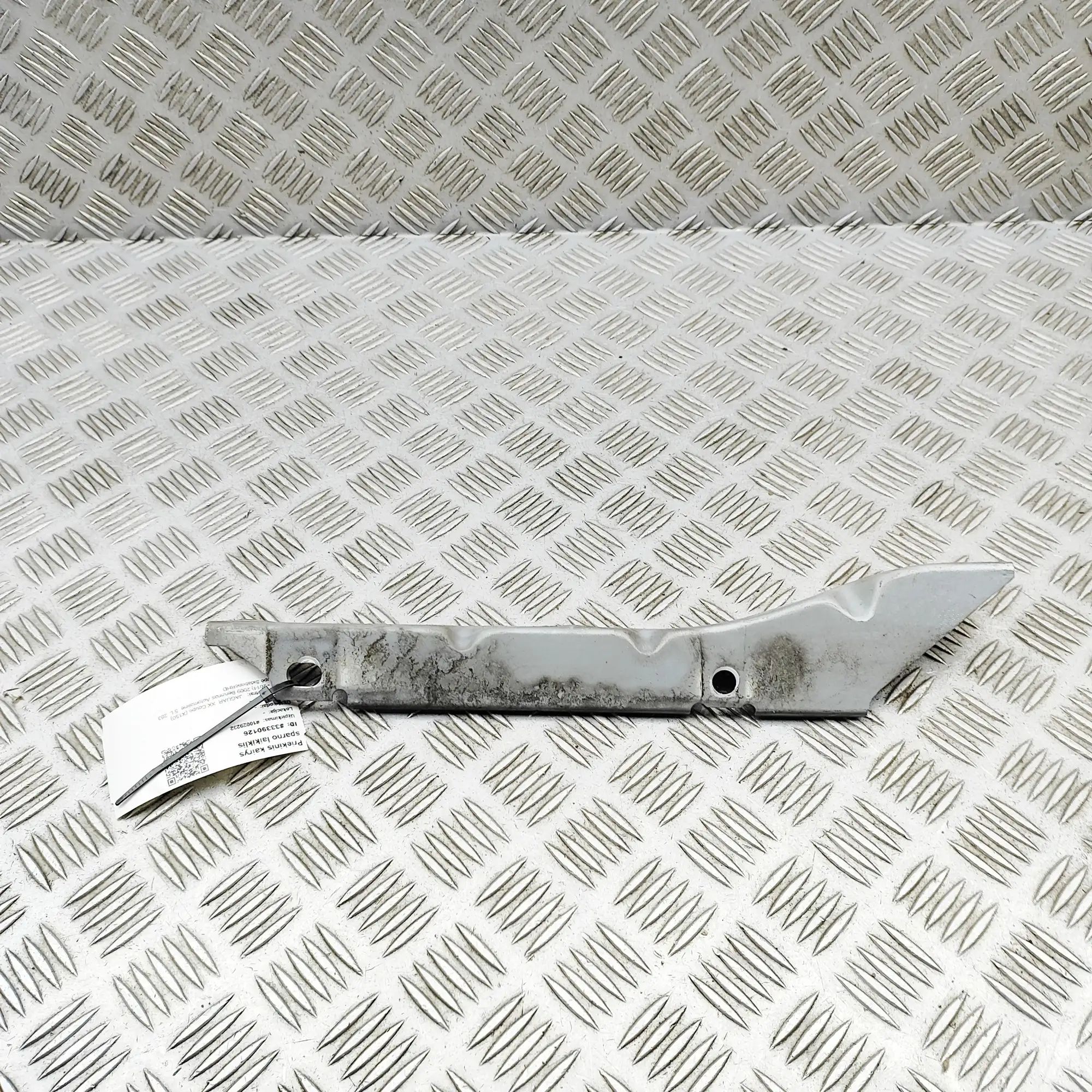 Jaguar XK Fender bracket — front left