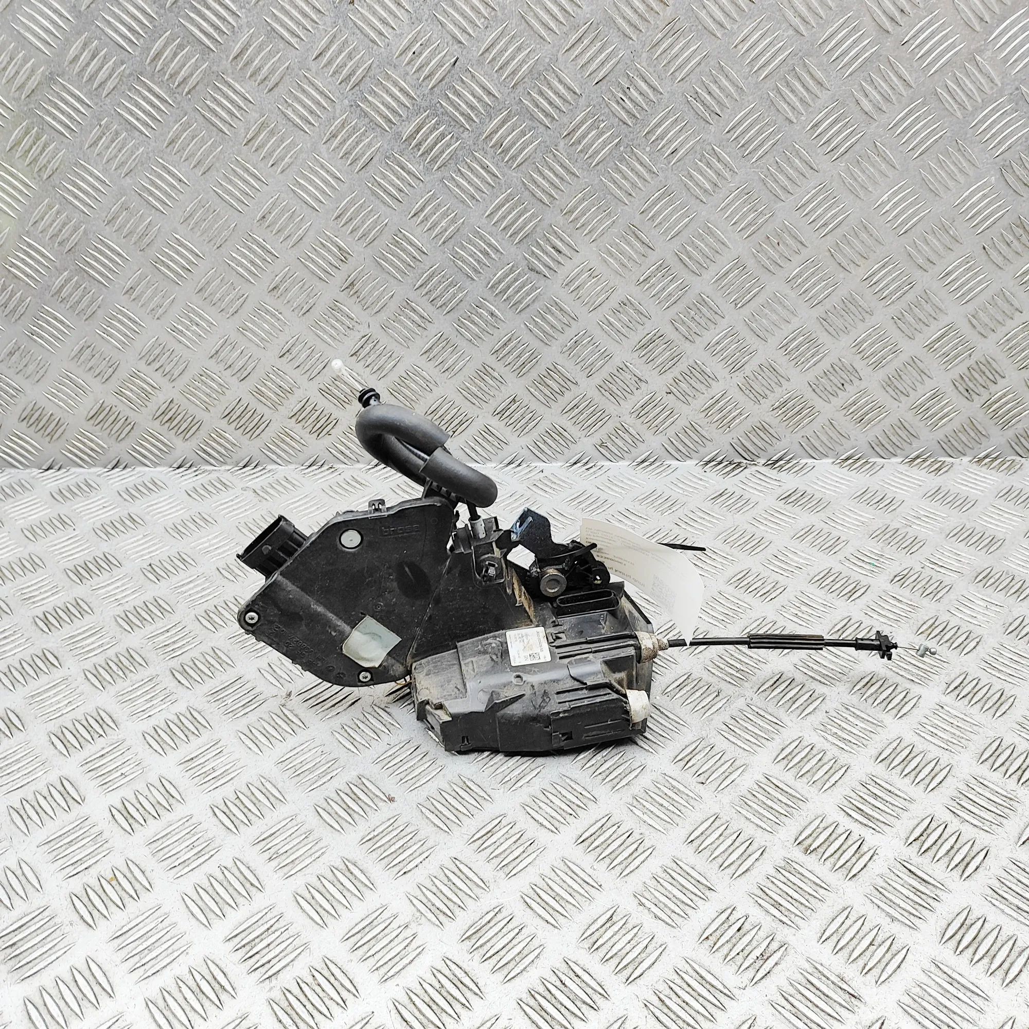 Land Rover Range Rover (L405) Door lock — front left Door lock — front left — LAND ROVER RANGE ROVER...