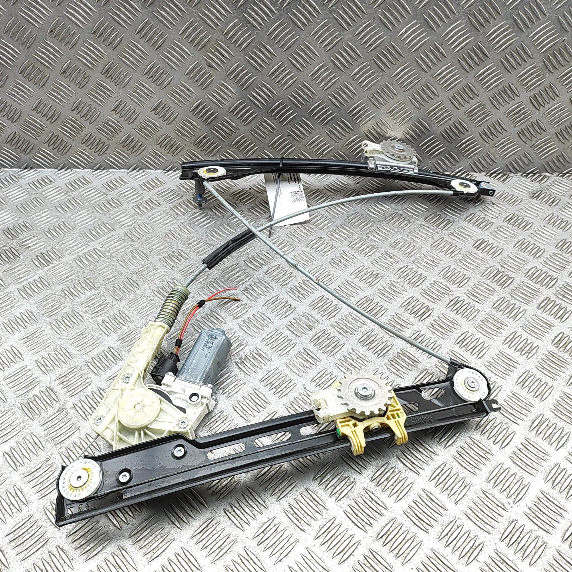 Porsche 911 (991) Front Right Door Window Regulator Front Right Door Window Regulator — PORSCHE 911...