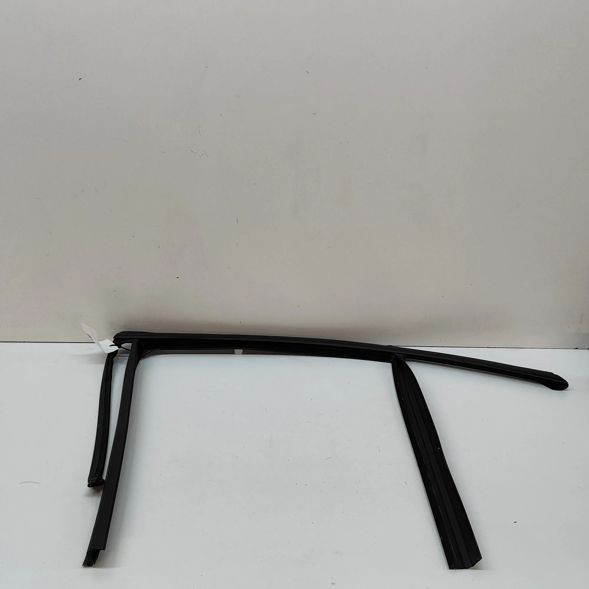 BMW 5 / i5 (G60 / G61) Upper door trim strip — rear left Upper door trim strip — rear left — BMW 5 SERIE...