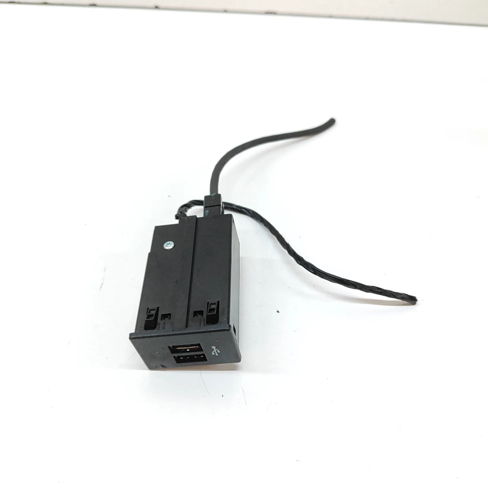 Infiniti Q30 USB