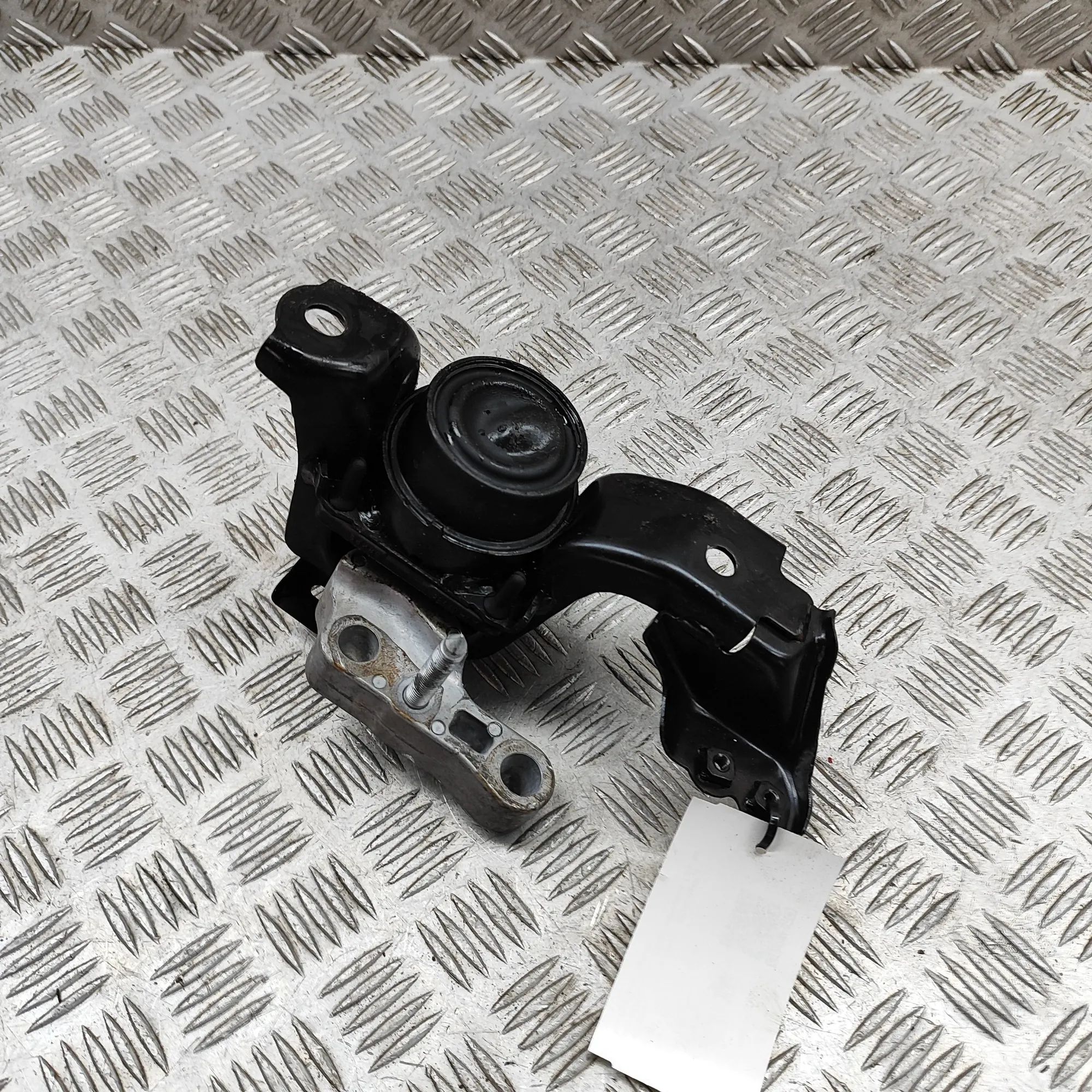 Toyota Yaris Right Side Engine Mount Right Side Engine Mount — TOYOTA YARIS (CROSS M...
