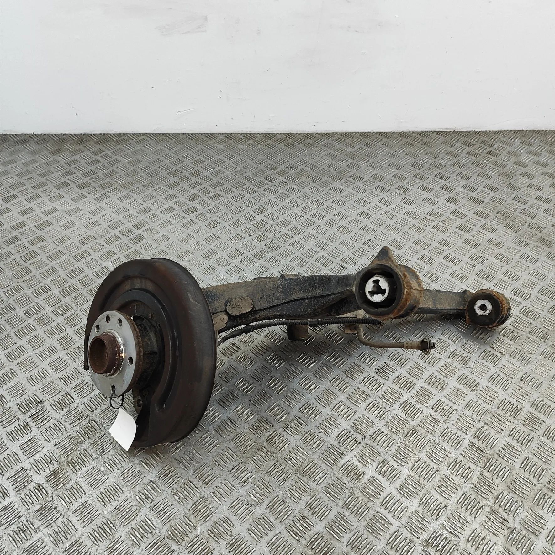 Volkswagen Transporter (T6, Caravelle, Multivan) Rear Left Wheel Hub Spindle Rear Left Wheel Hub Spindle — VW TRANSPORTER (V...