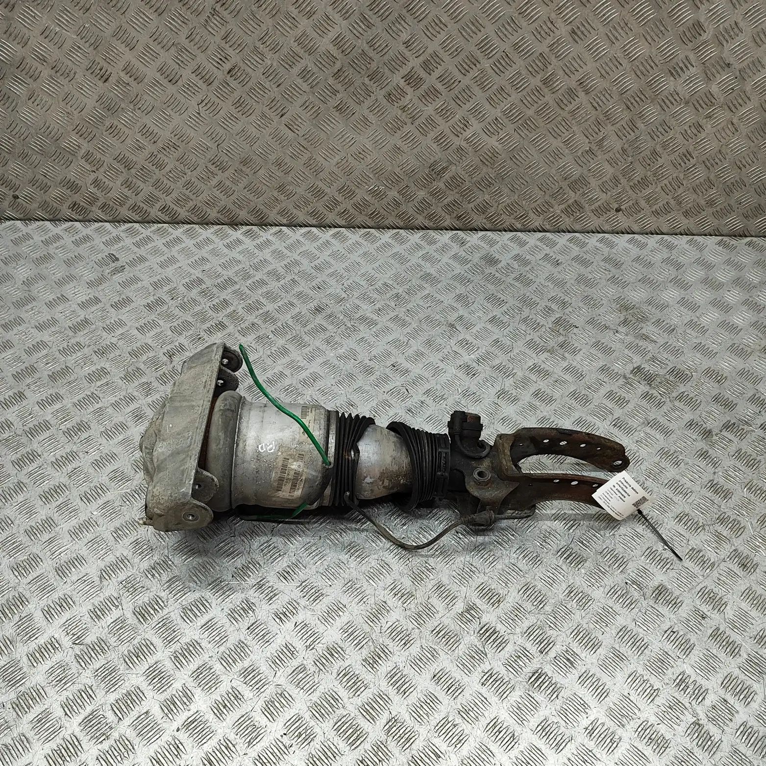 Porsche Cayenne Front Right Air Shock Absorber Front Right Air Shock Absorber — PORSCHE CAYENN...