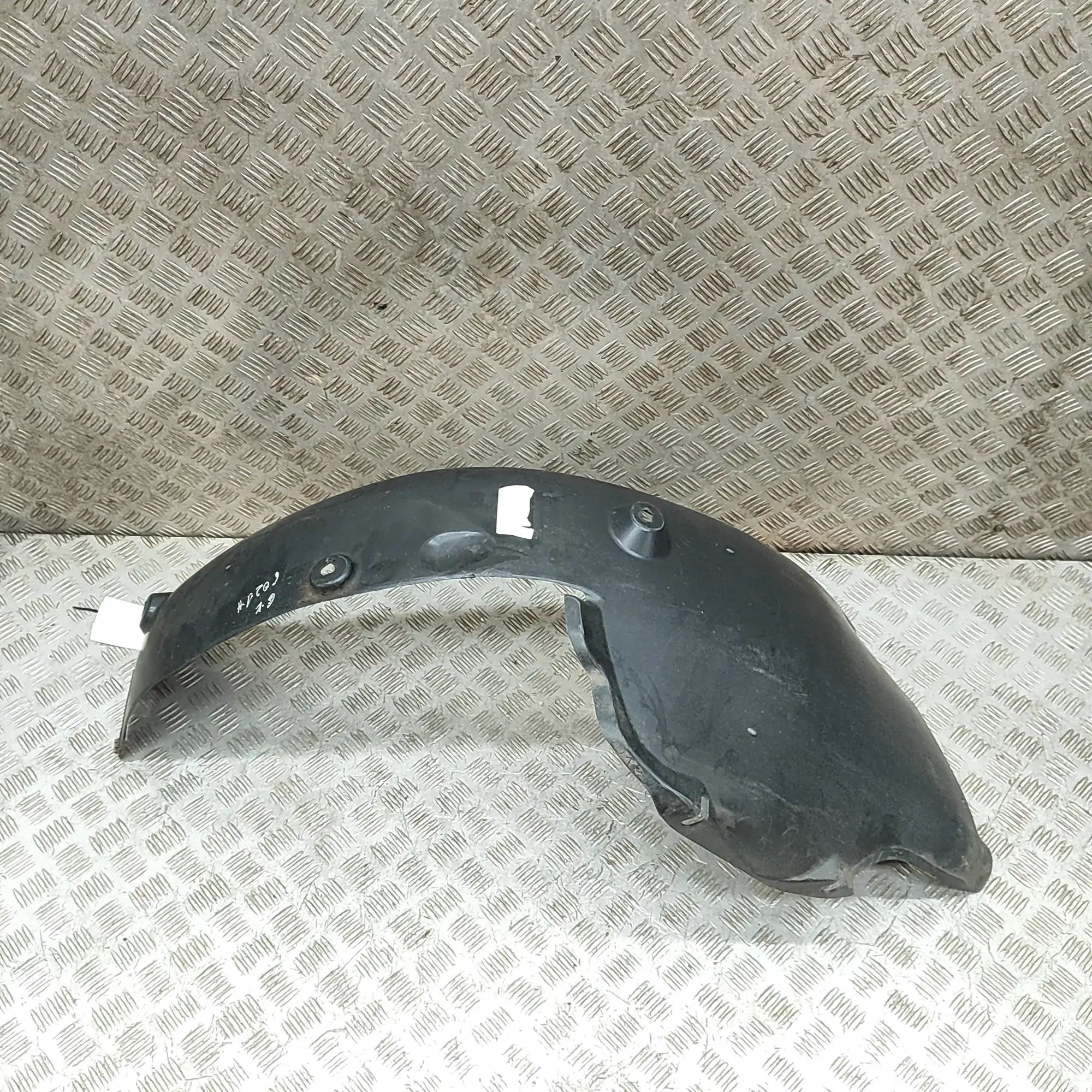 Porsche 911 (991) Wheel arch liner — front — left — rear section Wheel arch liner — front — left — rear section ...
