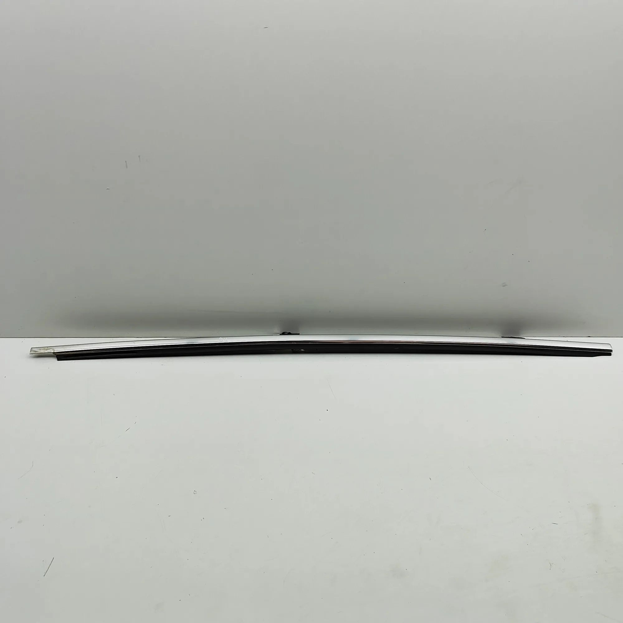 Volkswagen New Beetle Door window moulding — front — right Door window moulding — front — right — VW BEETL...