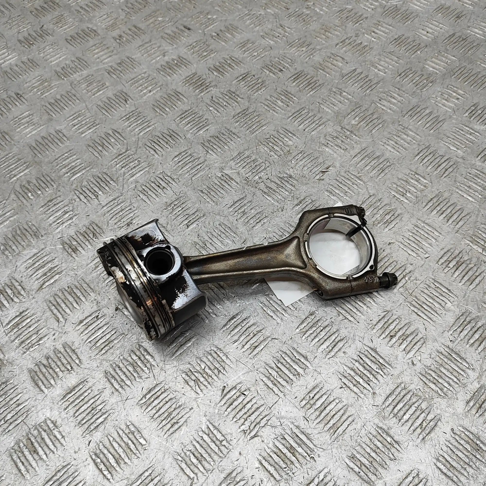 BMW X2 (F39) Piston Piston — BMW X2 (F39) (2018-...) — 9468869,8623...