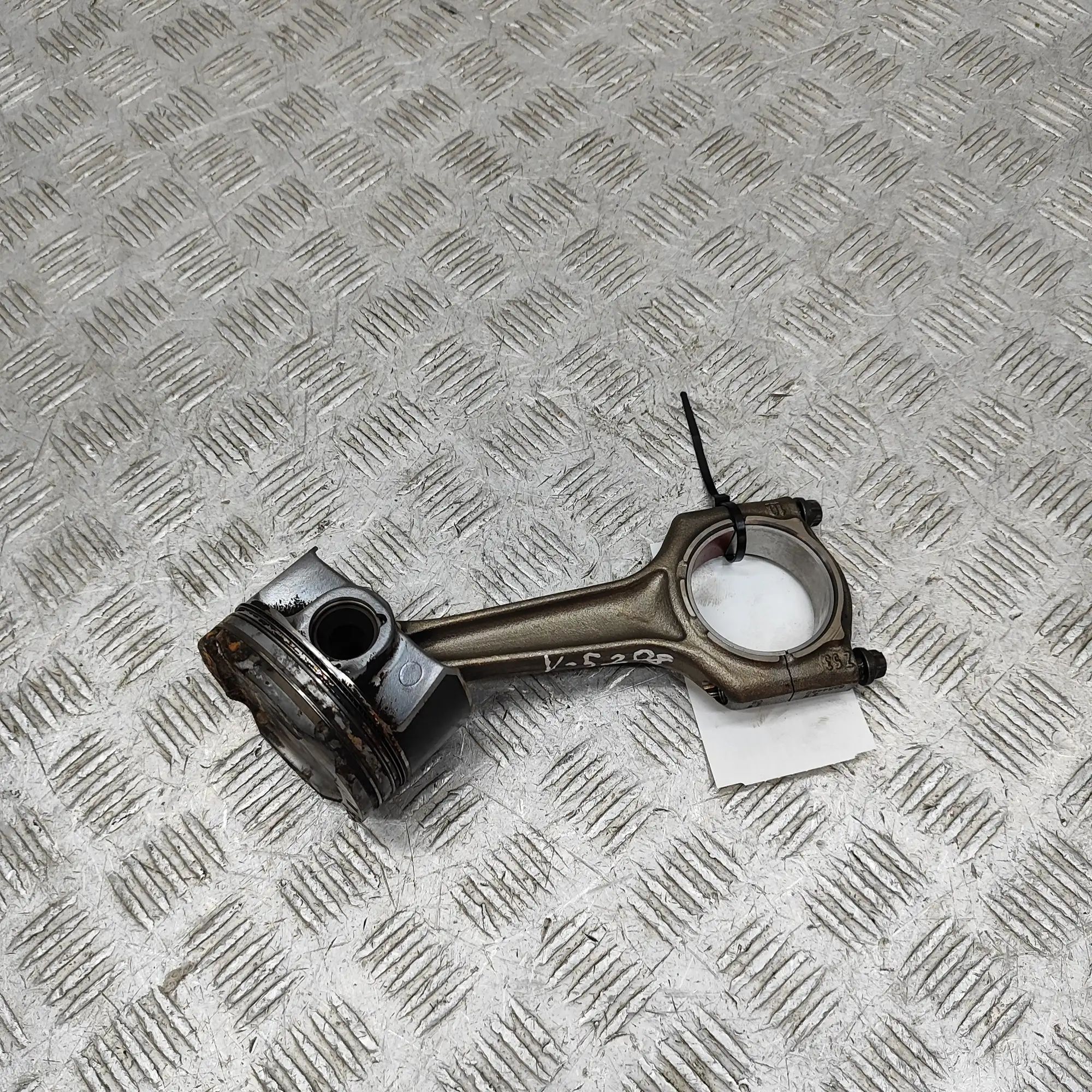 BMW X2 (F39) Piston Piston — BMW X2 (F39) (2018-...) — 9468869,8623...