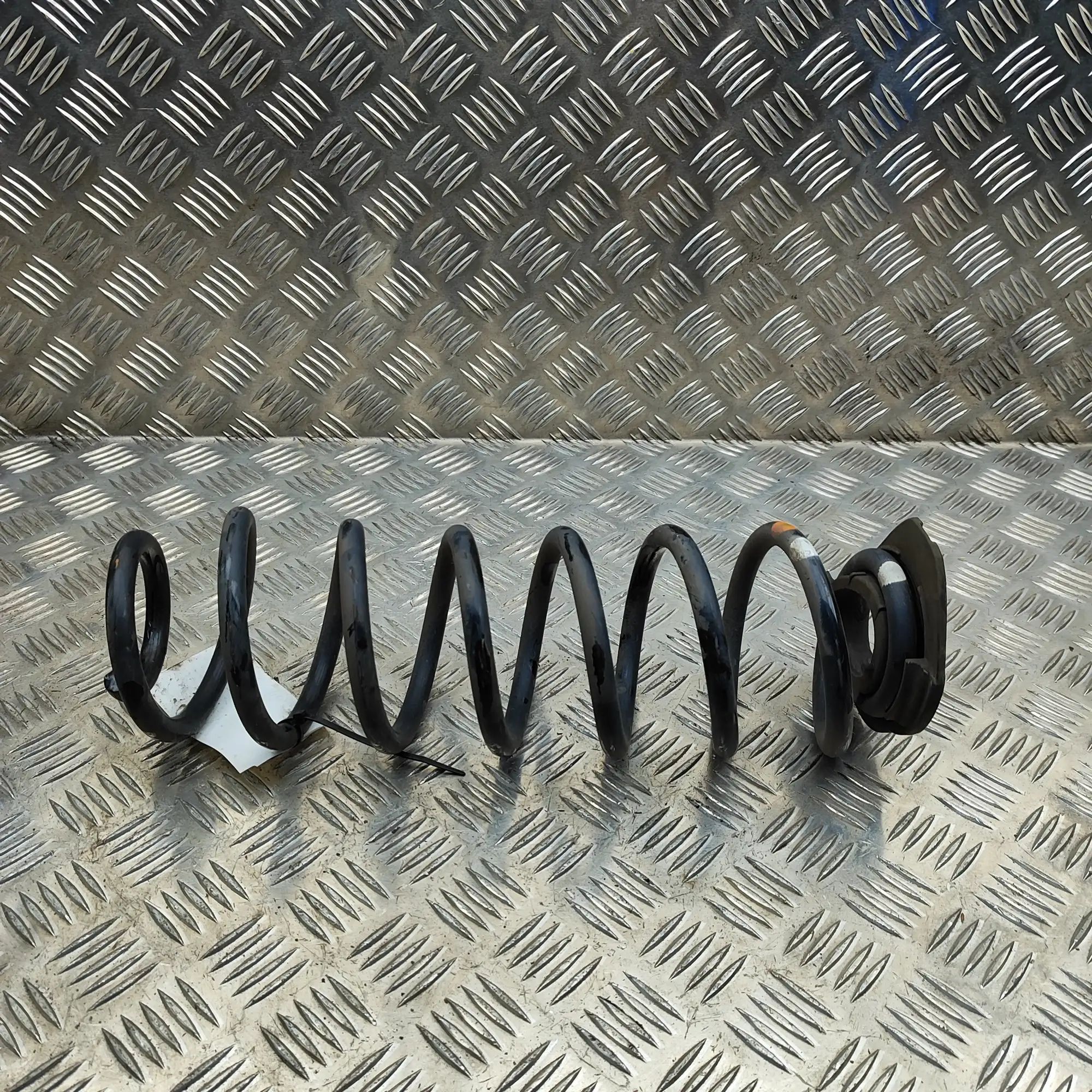 Honda HR-V / e:Ny1 Coil spring — rear left