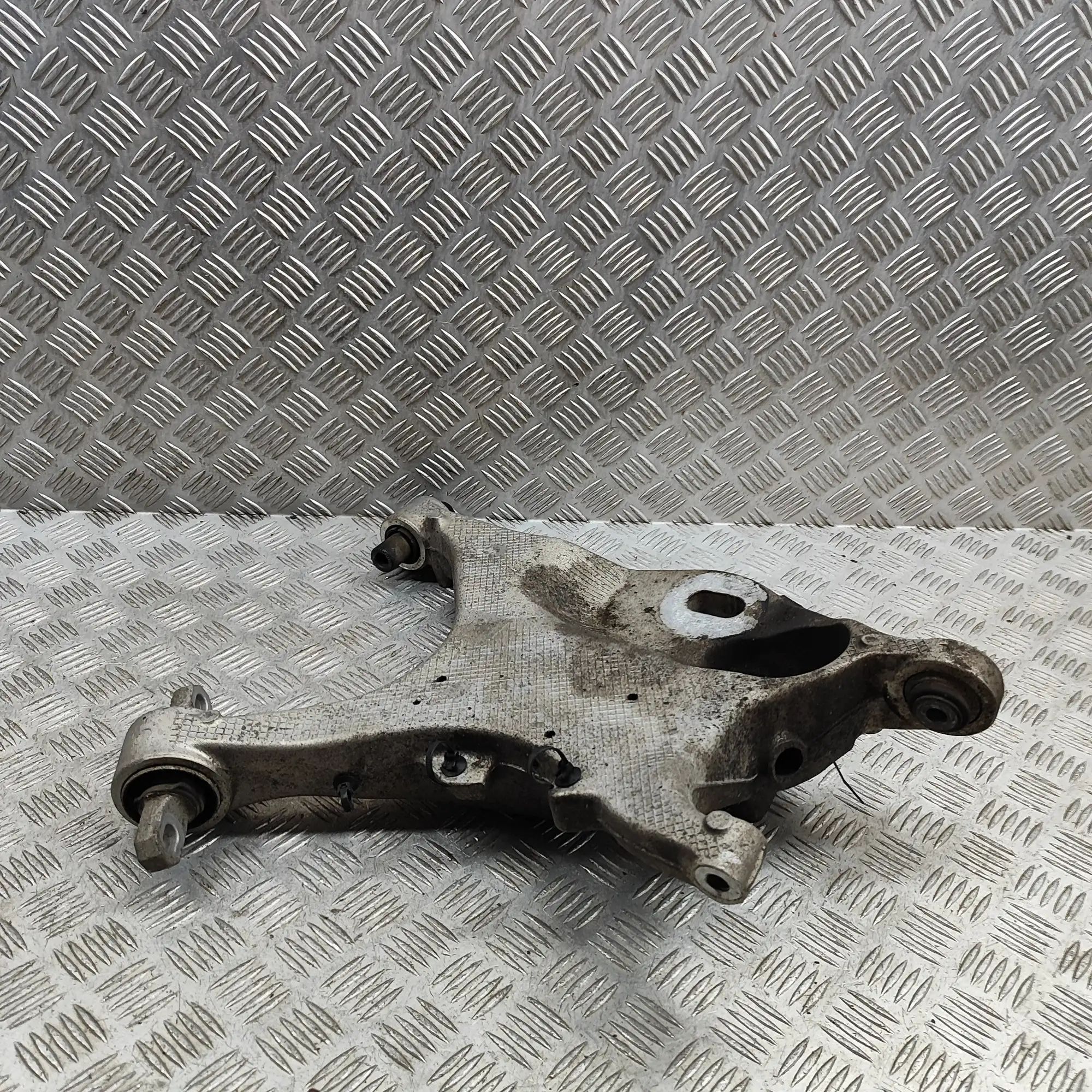 Volvo V60 Rear Left Lower Control Arm Rear Left Lower Control Arm — VOLVO V60 (II 225...