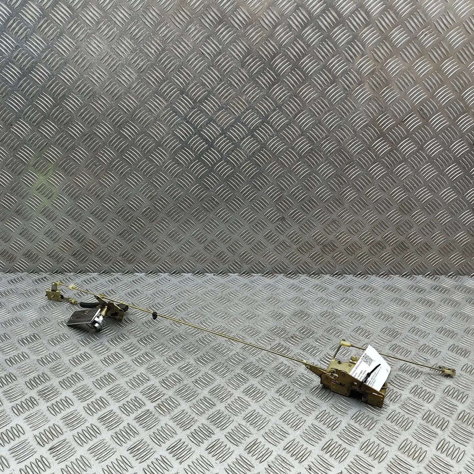 Maserati Biturbo (2, 4, Spyder, Karif) Door lock — front right Door lock — front right — MASERATI 425 (1987-19...