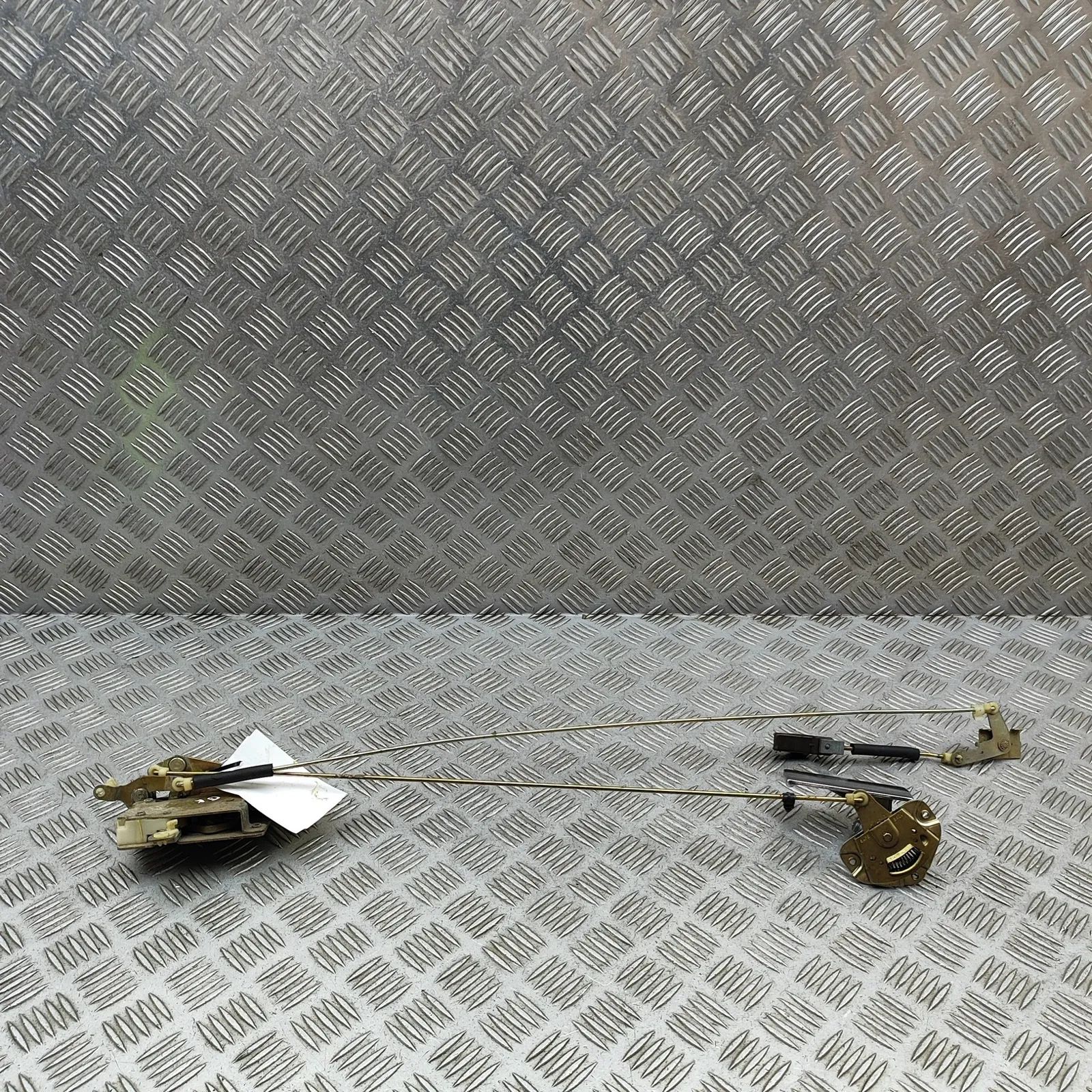 Maserati Biturbo (2, 4, Spyder, Karif) Door lock — rear left Door lock — rear left — MASERATI 425 (1987-1994...