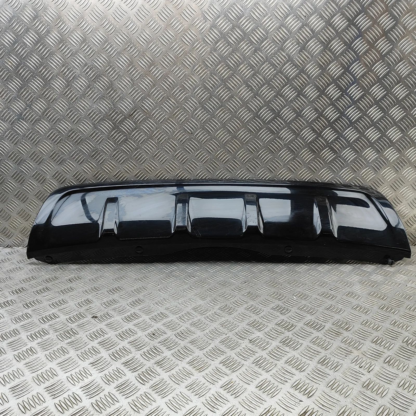 Land Rover Discovery Rear Bumper Lower Diffuser Rear Bumper Lower Diffuser — LAND ROVER DISCOVE...